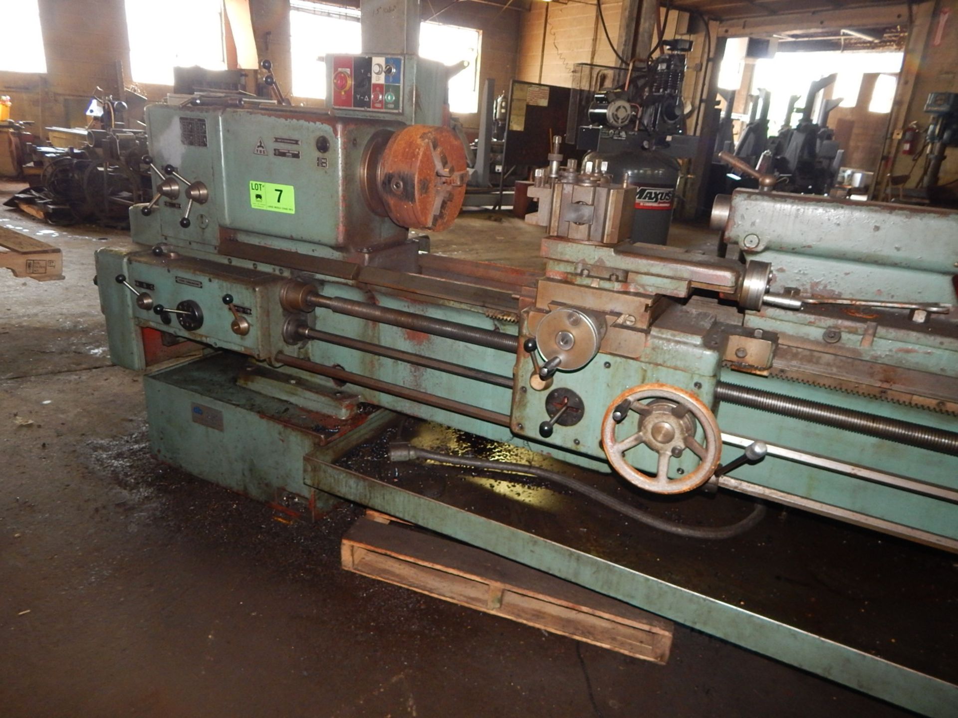 TOS SN55B ENGINE LATHE WITH 20" SWING OVER BED, 66" DISTANCE BETWEEN CENTERS, 3" SPINDLE BORE, - Image 2 of 5