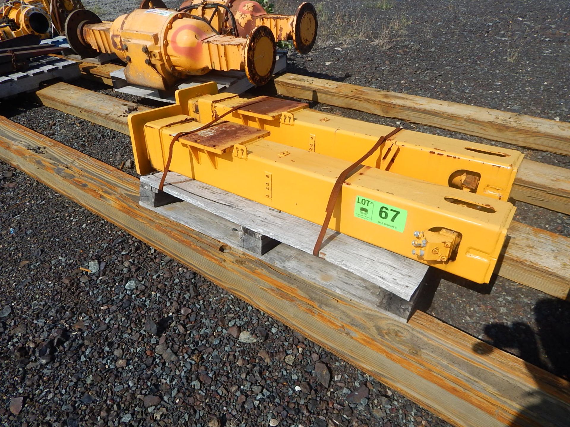 LOT/ (2) STABILIZING JACKS (CMD YARD)