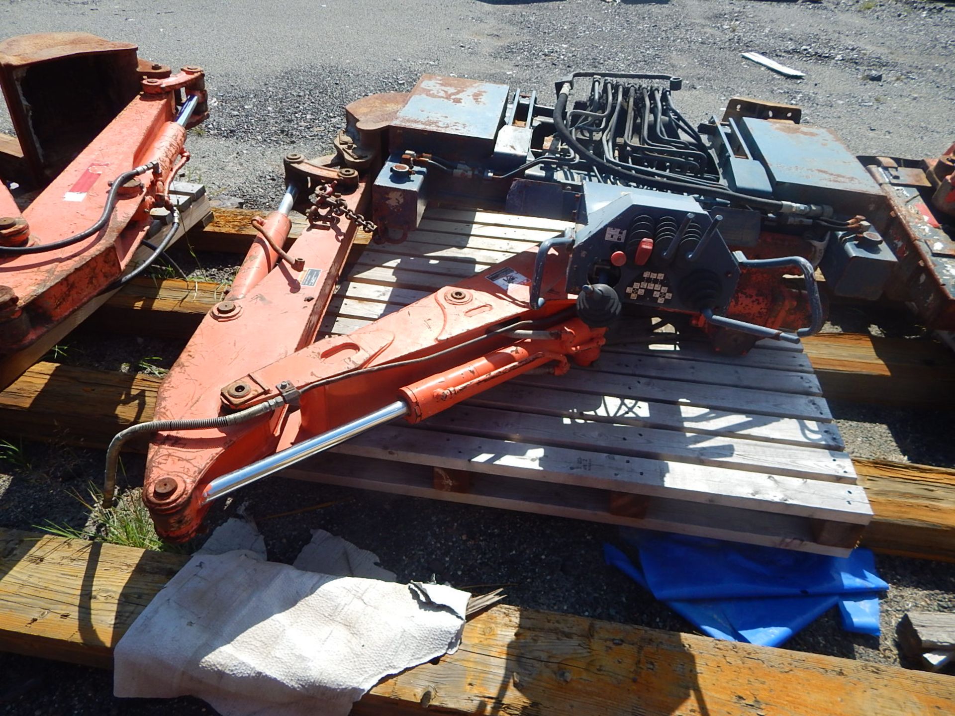 EXCAVATOR ATTACHMENT (CMD YARD) - Image 2 of 4