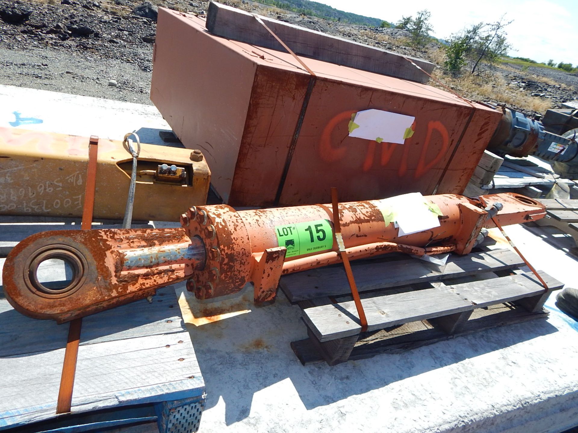 LOT/ HYDRAULIC CYLINDER (CMD YARD)