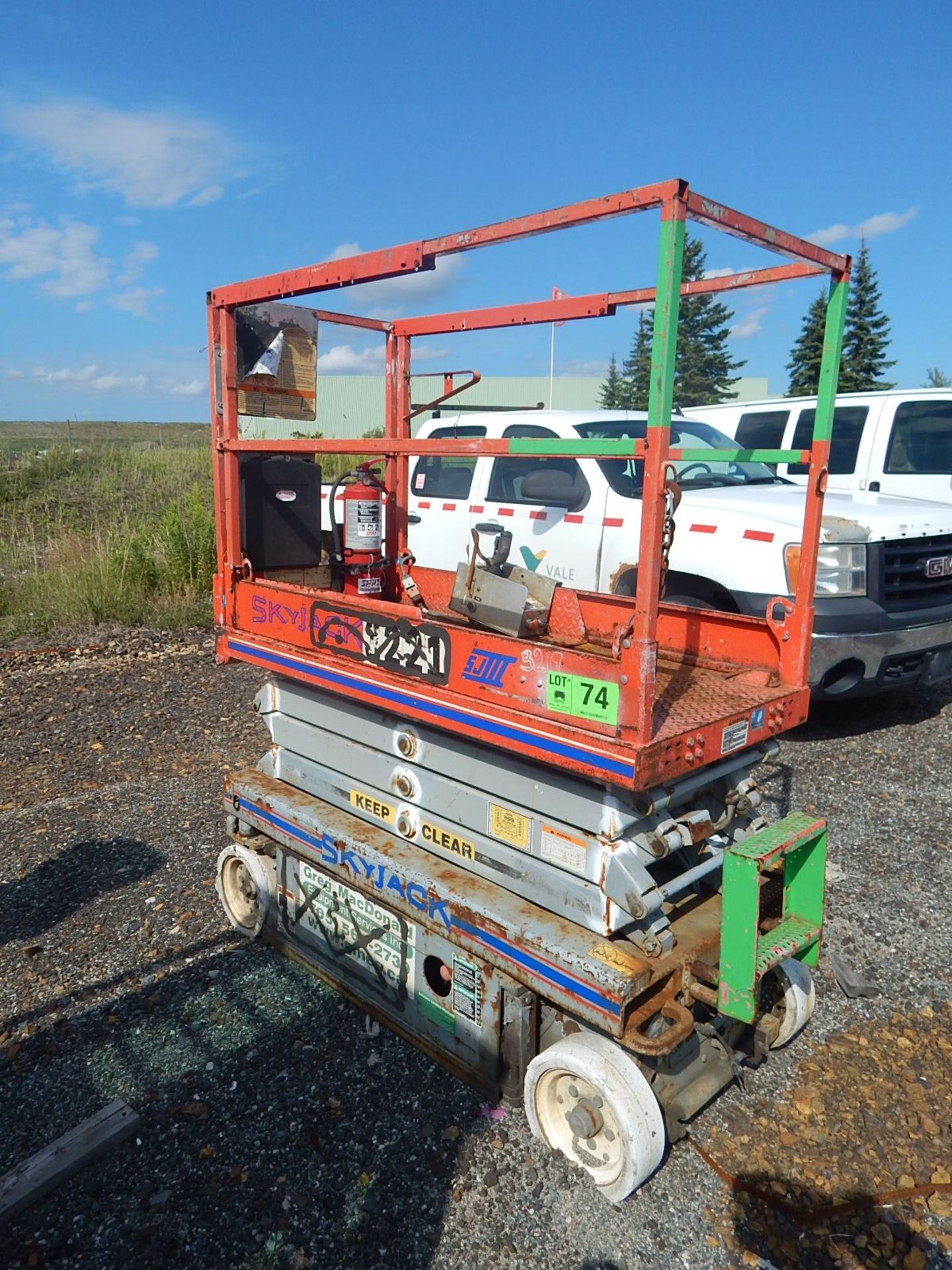 SKYJACK SJIII SCISSOR LIFT S/N: 253221 (CMD YARD)