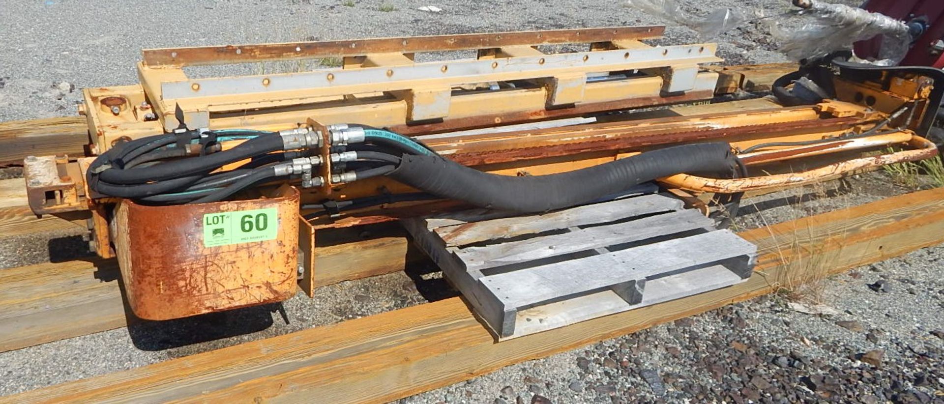 LOT/ FEED RAIL, HYDRAULIC CYLINDER AND FRAME (CMD YARD)