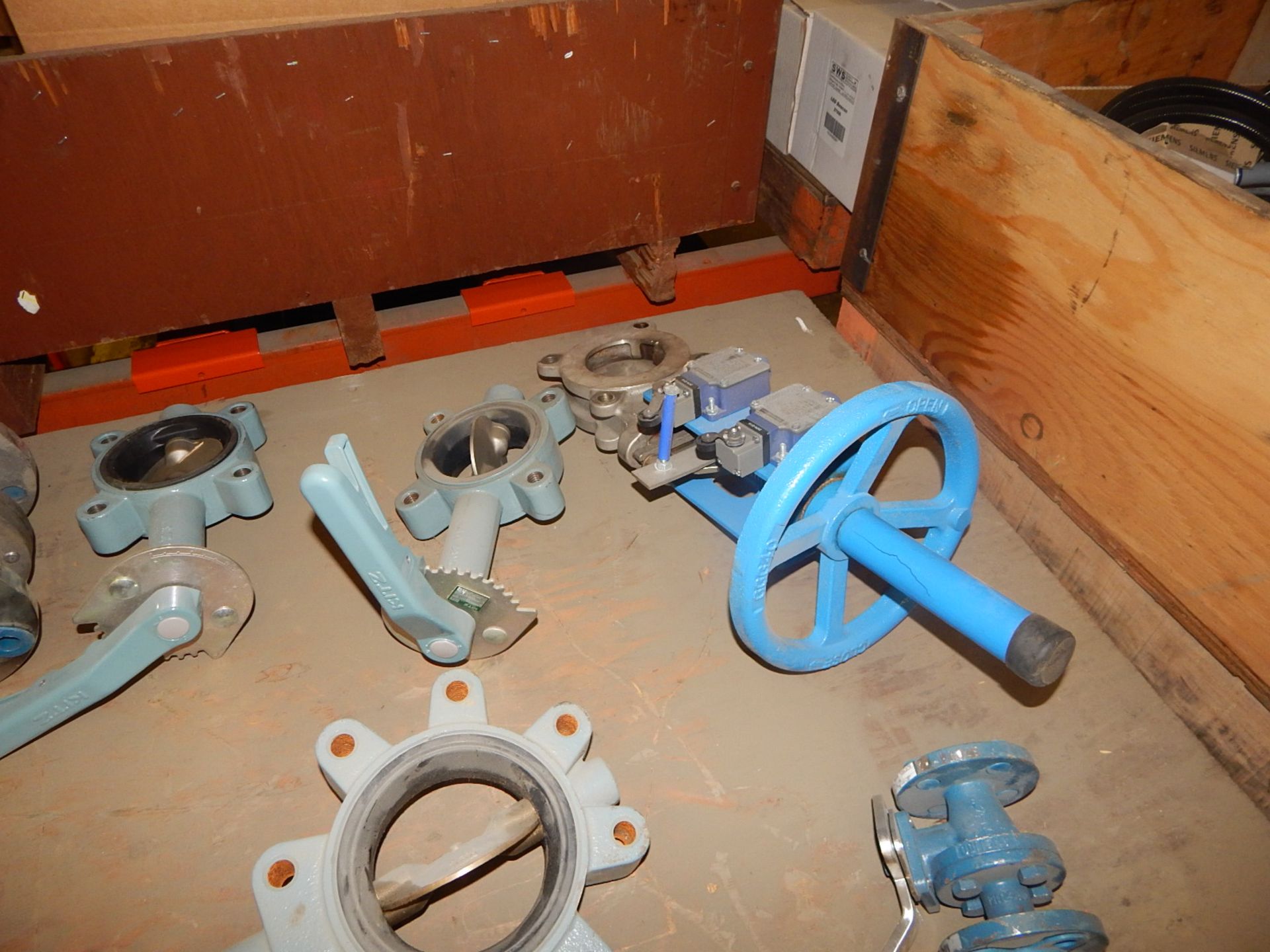 LOT/ VALVES (CMD WAREHOUSE) - Image 2 of 3