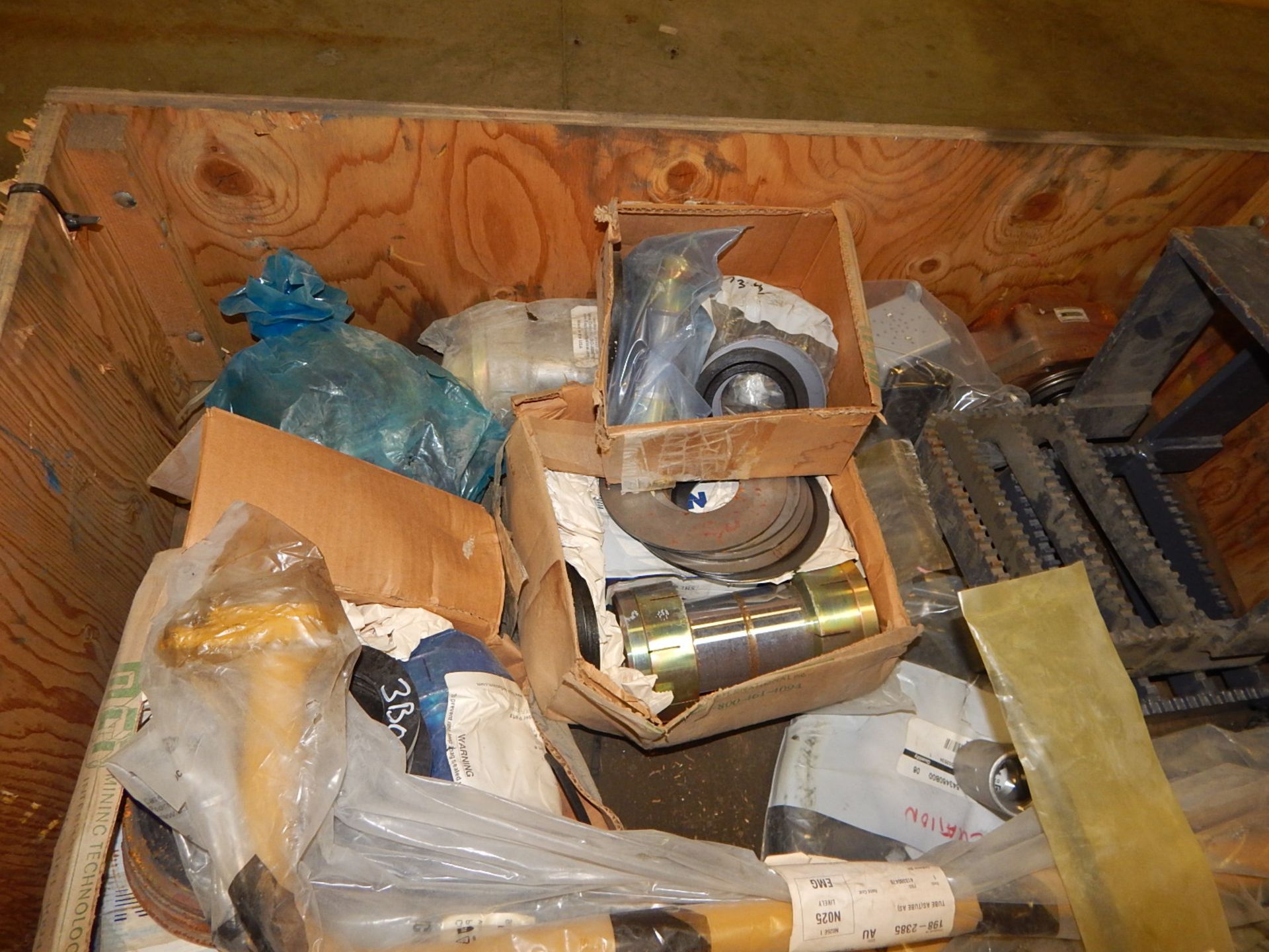 LOT/ MOBILE PARTS (CMD WAREHOUSE) - Image 3 of 4