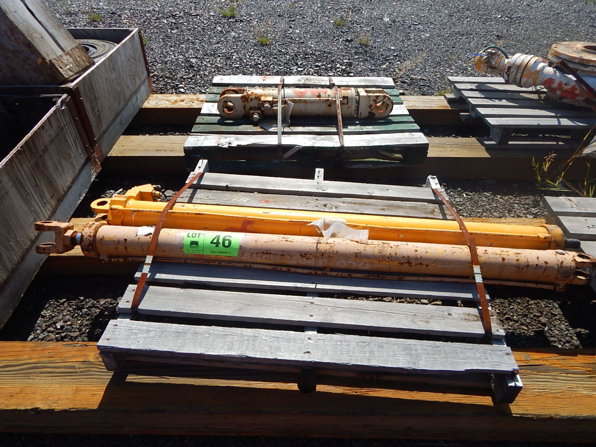 LOT/ (3) HYDRAULIC CYLINDERS (CMD YARD) - Image 2 of 2