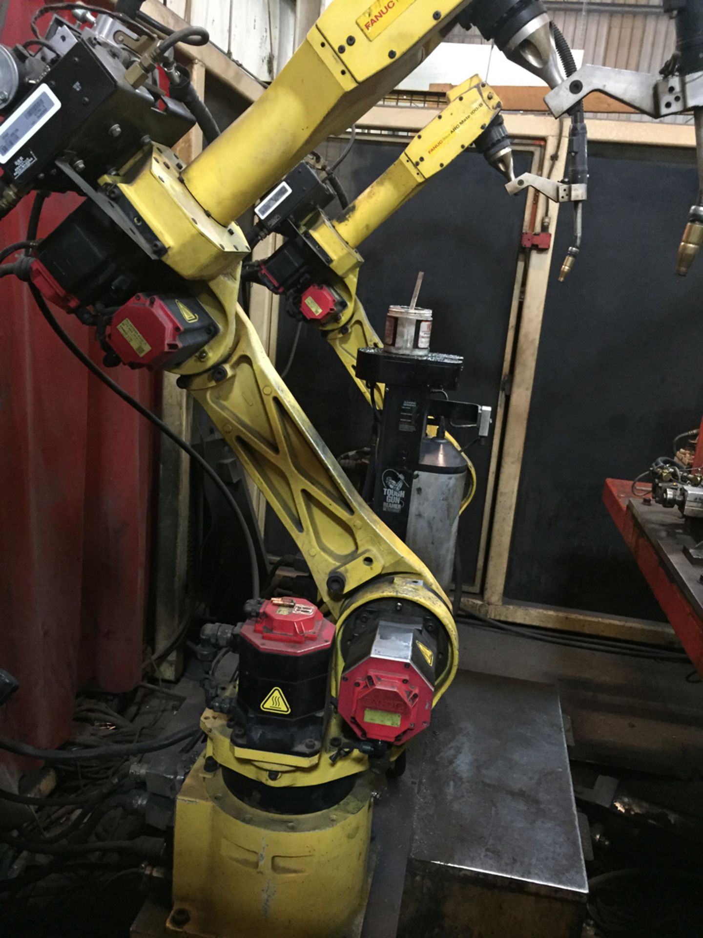 LOT/ CD.391 OP.20 FANUC LINCOLN ELECTRIC ROBOTIC WELDING CELL CONSISTING OF (2) FANUC ARCMATE 1000 - Image 2 of 4