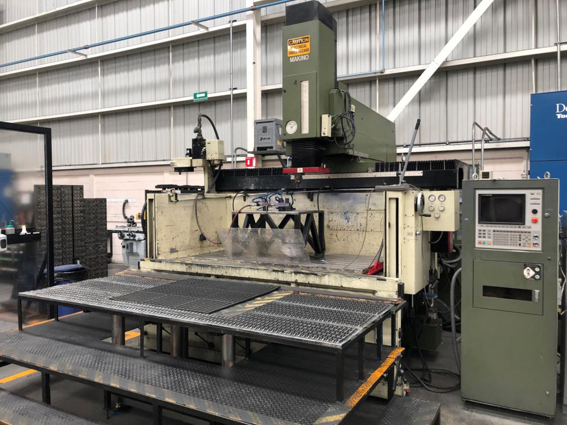 MAKINO EDNC156 CNC SINKER TYPE EDM WITH MAKINO MGE20 CNC CONTROL, 98"X48"X33" TANK, TRAVELS X-59. - Image 2 of 3