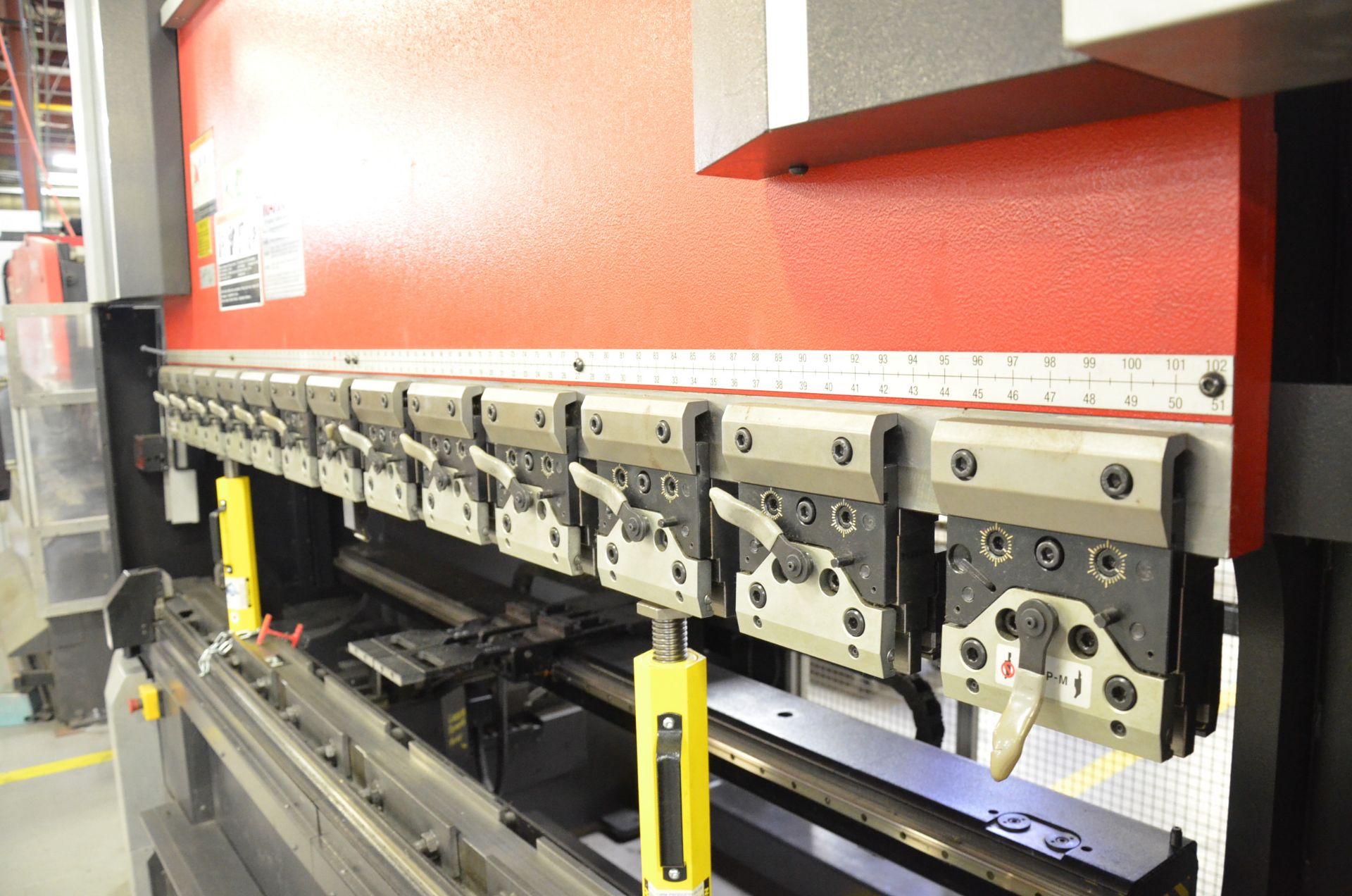 AMADA (2014) HG8025 CNC 8 AXIS SERVO-HYDRAULIC BRAKE PRESS WITH AMADA AMNC 3I CNC TOUCH SCREEN - Image 14 of 19