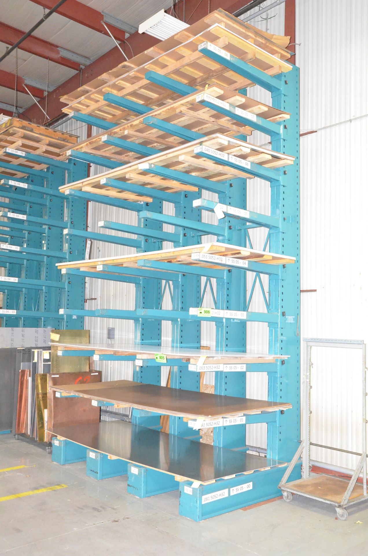 LOT/ (4) SECTIONS OF ADJUSTABLE HEAVY DUTY CANTILEVER RACKING [RIGGING FEE FOR LOT #906 - $300 USD +