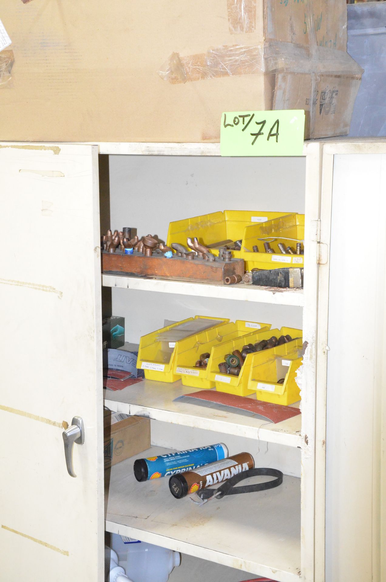 LOT/ CABINET WITH CONTENTS CONSISTING OF SPOT WELDER TIPS