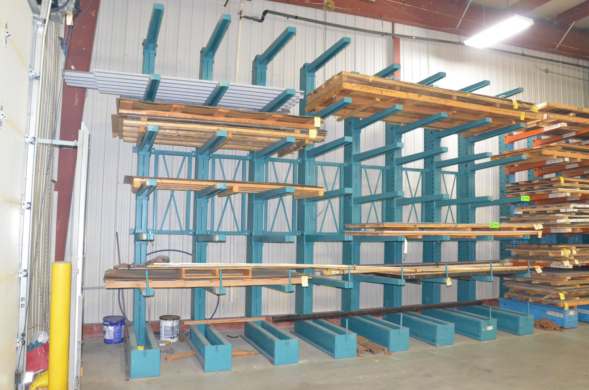 LOT/ (8) SECTIONS OF ADJUSTABLE HEAVY DUTY CANTILEVER RACKING [RIGGING FEE FOR LOT #915 - $600 USD + - Image 4 of 5