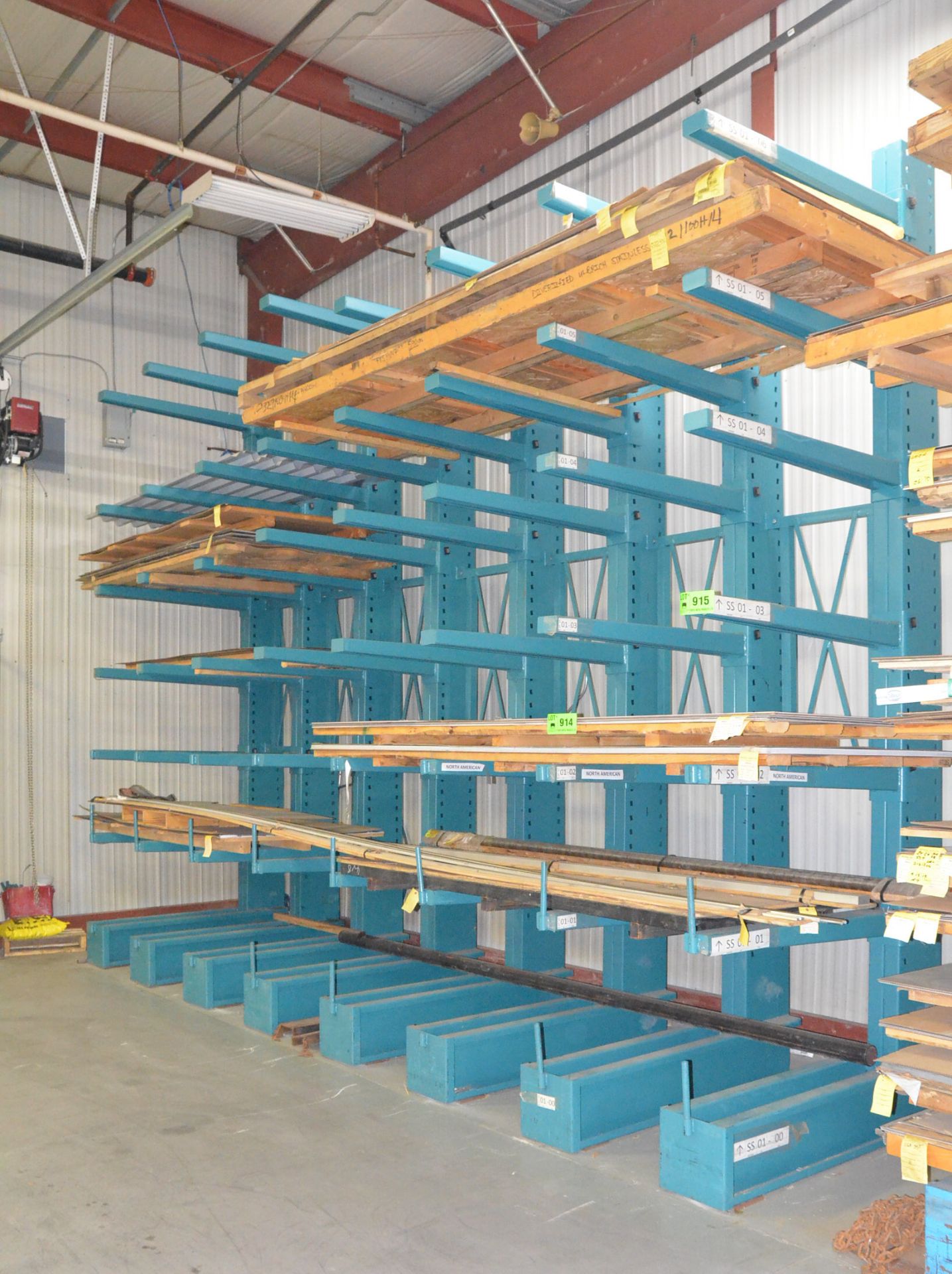 LOT/ (8) SECTIONS OF ADJUSTABLE HEAVY DUTY CANTILEVER RACKING [RIGGING FEE FOR LOT #915 - $600 USD +