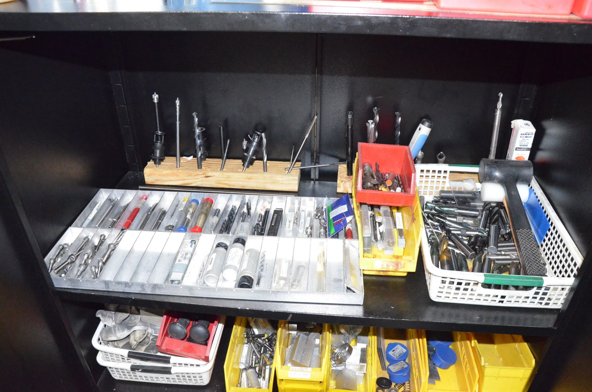 LOT/ CABINET WITH CONTENTS CONSISTING OF DRILLS, TAPS, HAND TOOLS AND SURPLUS MATERIALS - Image 2 of 2