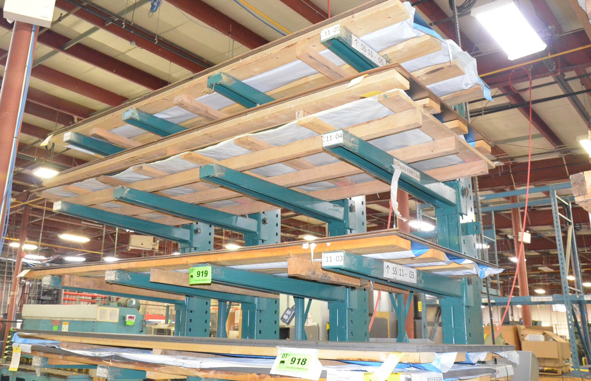 LOT/ (4) SECTIONS OF ADJUSTABLE HEAVY DUTY CANTILEVER RACKING [RIGGING FEE FOR LOT #919 - $300 USD +