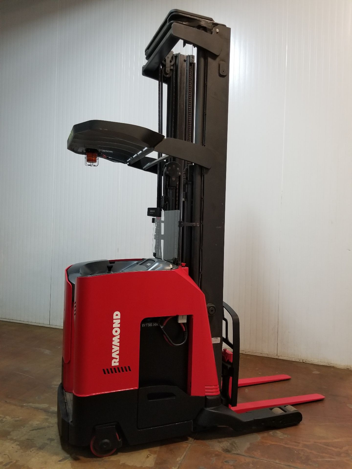 RAYMOND (2006) 7400-35RTT 36V ELECTRIC REACH TRUCK WITH 3500 LB. CAPACITY, 300" MAX. VERTICAL