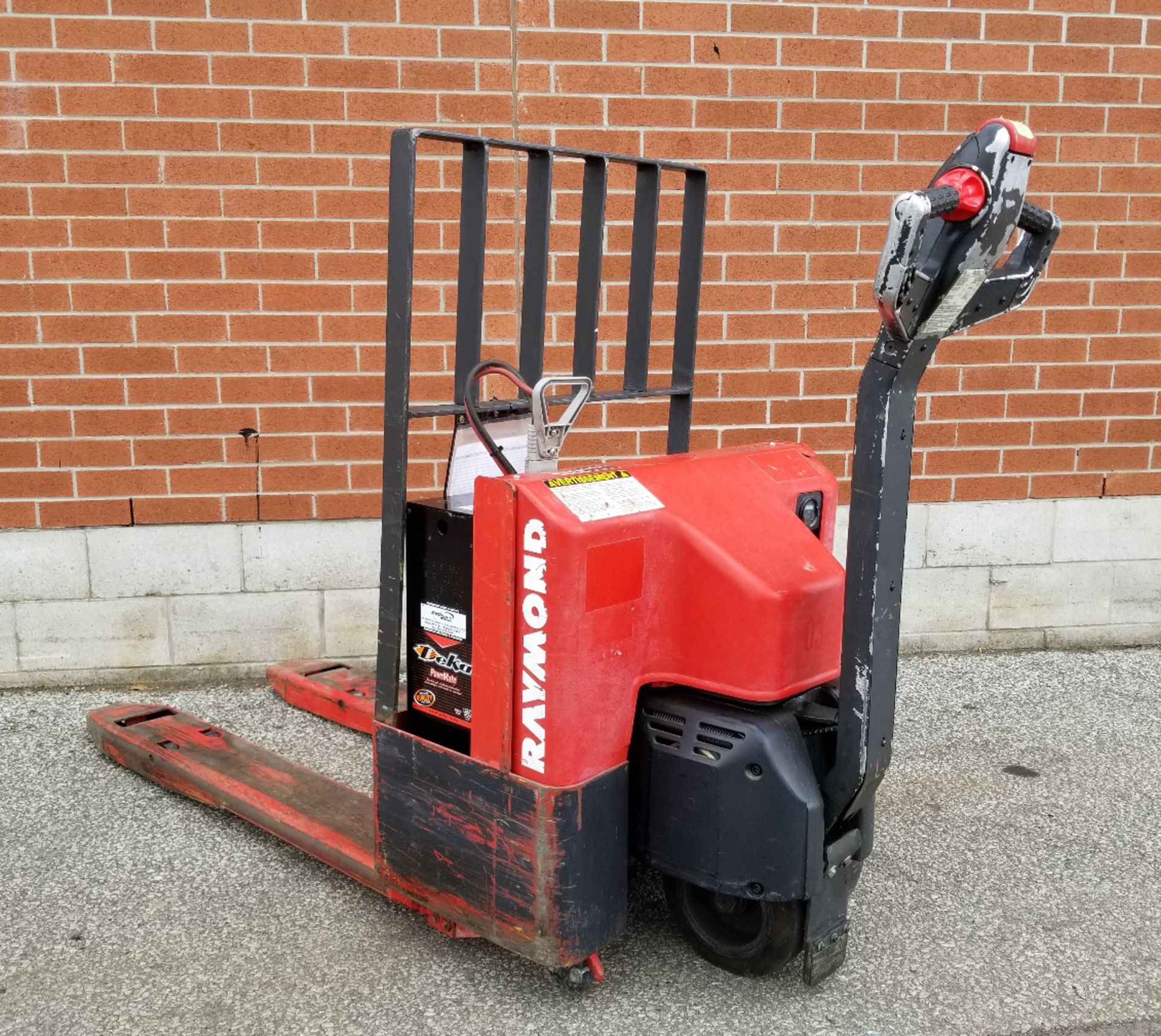 RAYMOND F40L 24V ELECTRIC WALK-BEHIND PALLET JACK WITH APPROX. 5500 LB. CAPACITY, 1176 HRS (RECORDED