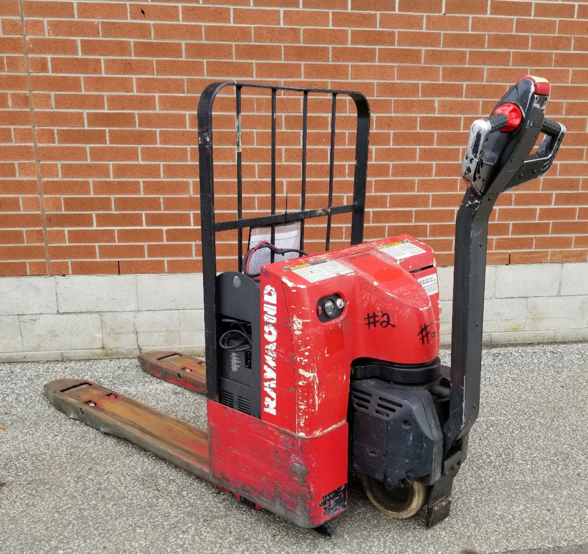 RAYMOND (2002) F40L 24V ELECTRIC WALK-BEHIND PALLET JACK WITH APPROX. 5500 LB. CAPACITY, ON-BOARD