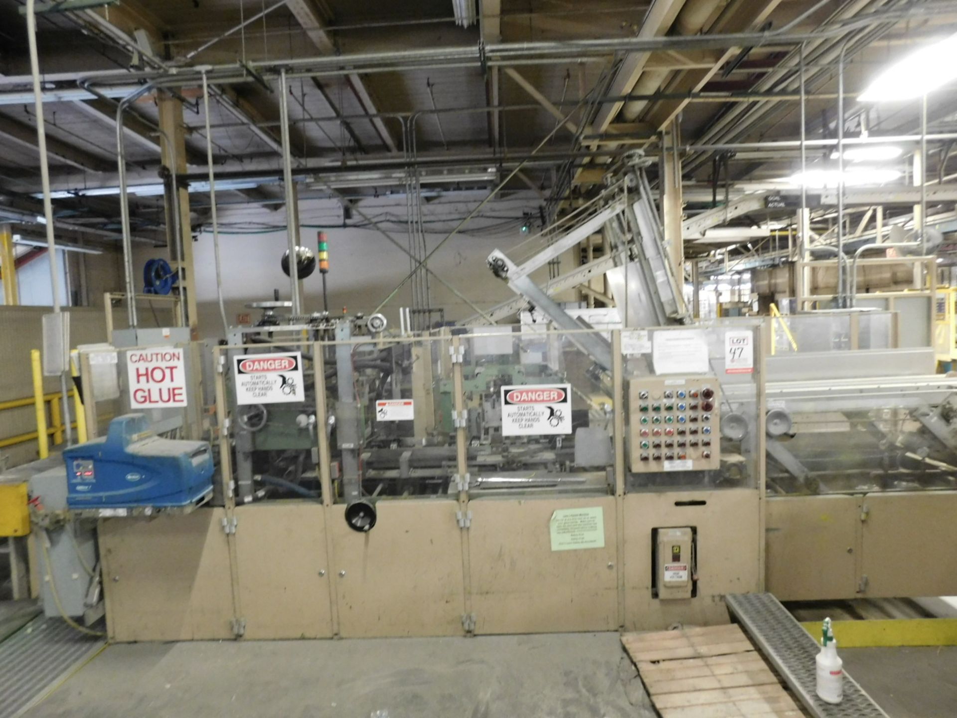 LOT/ DOUGLAS MACHINE (2005) DOUGLASIMCP WRAP-AROUND CASE PACKER, S/N: M205006 WITH NORDSON HOT