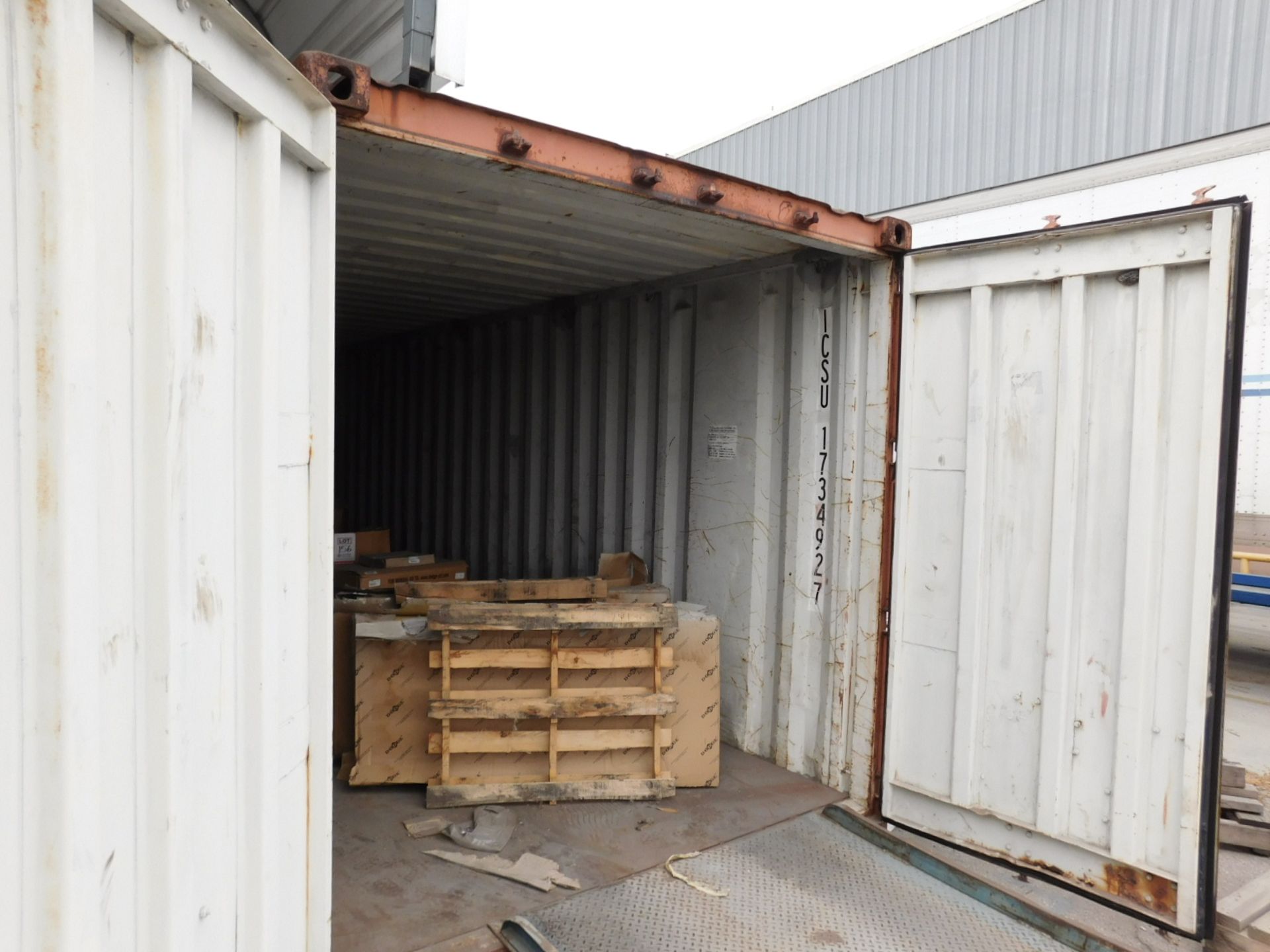 40' SHIPPING CONTAINER (NO CONTENTS) [RIGGING FEE FOR LOT #163 - $250 USD PLUS APPLICABLE TAXES] - Image 2 of 3