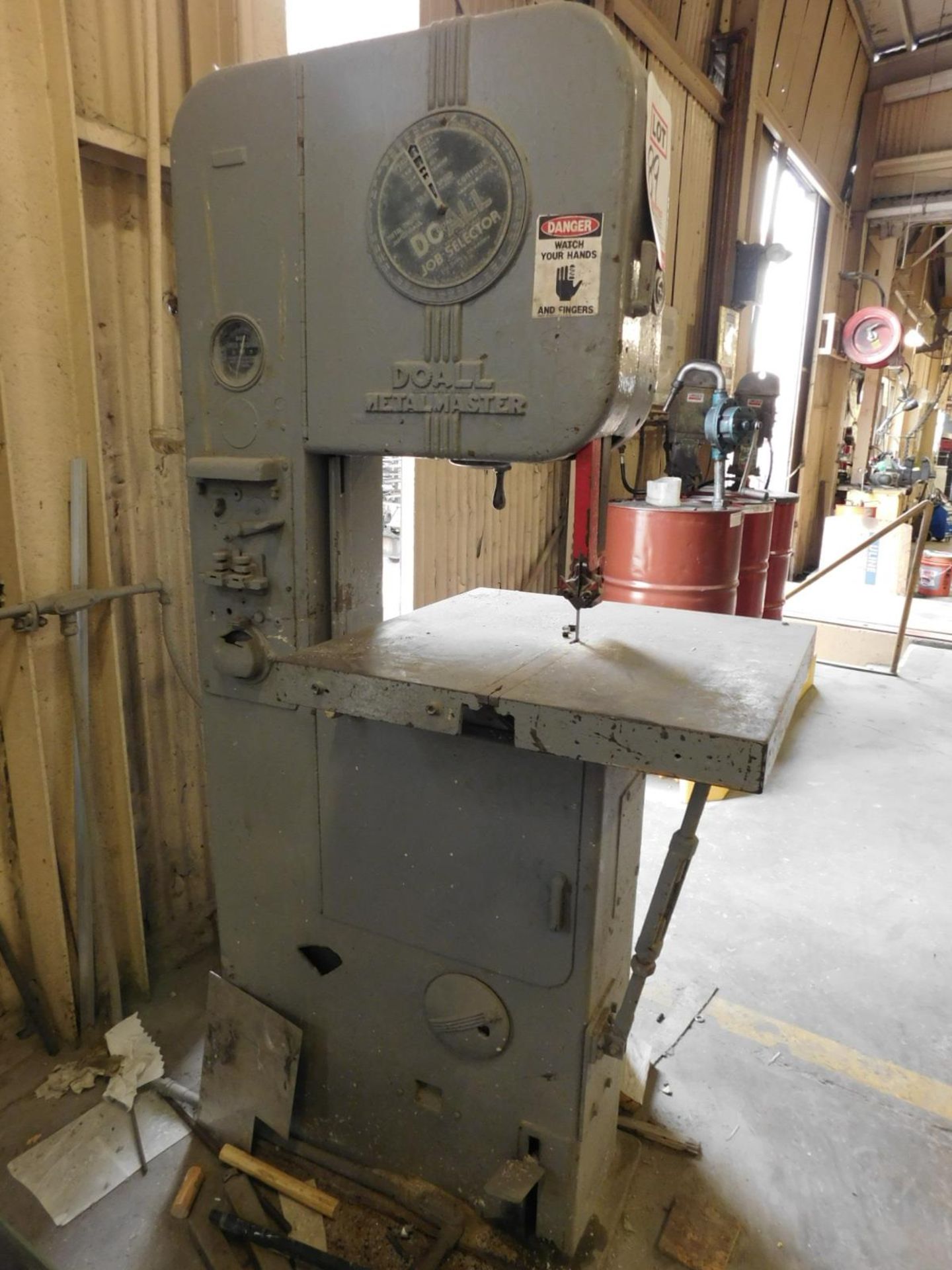 DOALL METALMASTER VERTICAL BAND SAW, S/N: N/A [RIGGING FEE FOR LOT #89 - $50 USD PLUS APPLICABLE