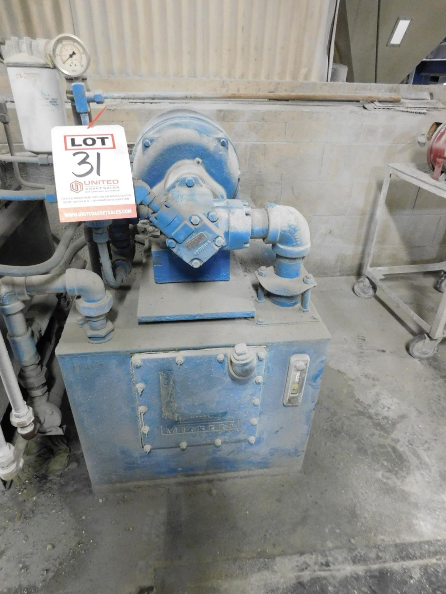 10 HP HYDRAULIC PUMP WITH RESERVOIR, S/N: N/A [RIGGING FEE FOR LOT #31 - $200 USD PLUS APPLICABLE - Image 2 of 3