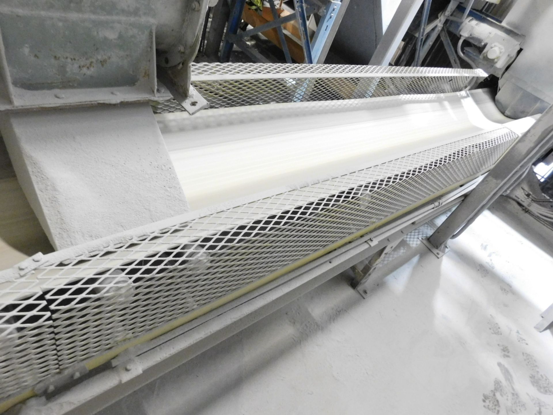 APPROX. 22'X20" TRI-ROLLER BELT CONVEYOR [RIGGING FEE FOR LOT #21 - $500 USD PLUS APPLICABLE TAXES] - Image 2 of 3