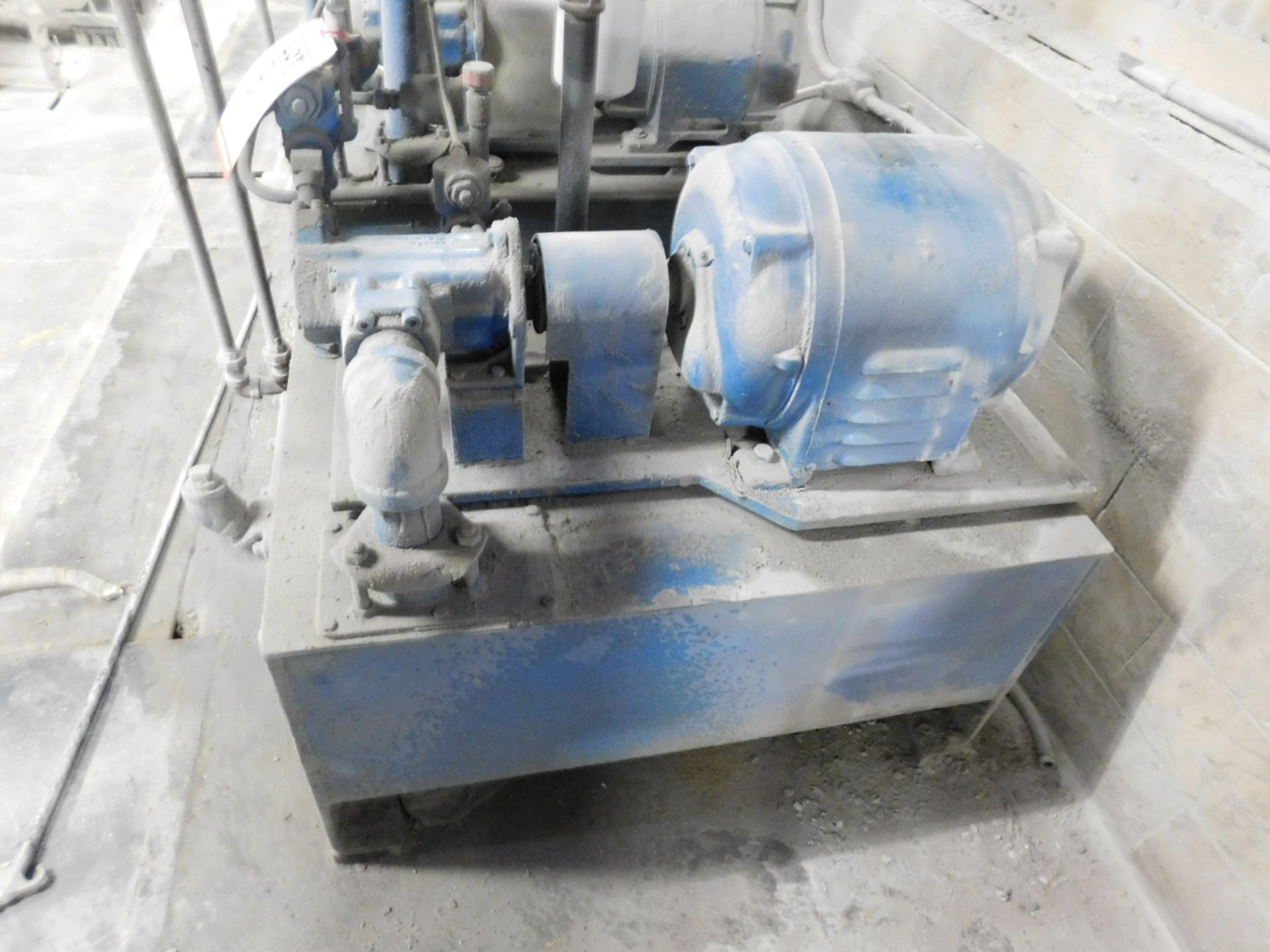 10 HP HYDRAULIC PUMP WITH RESERVOIR, S/N: N/A [RIGGING FEE FOR LOT #31 - $200 USD PLUS APPLICABLE