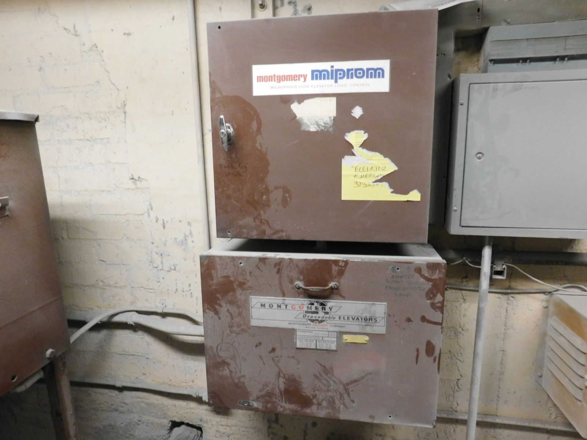 MONTGOMERY ELEVATOR CO. HYDRAULIC UNIT WITH MICROPROCESSOR ELEVATOR LOGIC CONTROL, S/N: N/A - Image 4 of 5