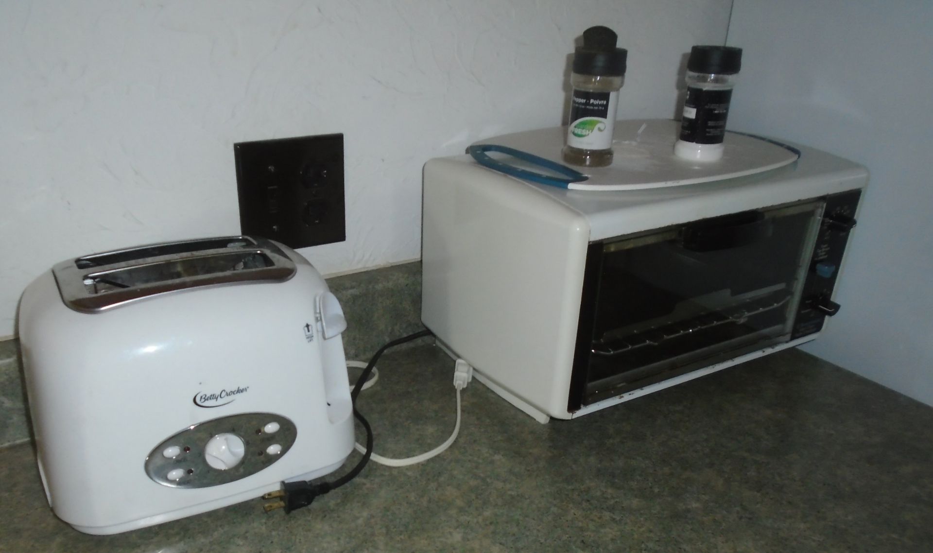 LOT/ KITCHEN APPLIANCES - Image 3 of 3