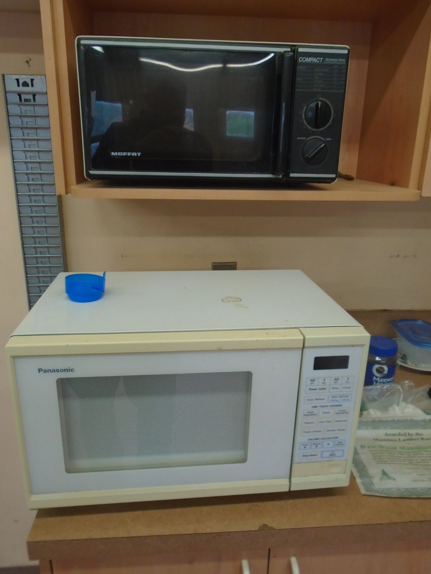 LOT/ APPLIANCES - REFRIGERATOR, WATER COOLER & MICROWAVES - Image 2 of 4