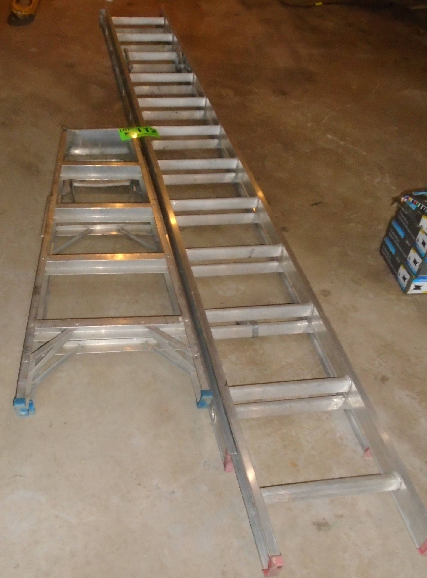 LOT/ 24' ALUMINUM EXTENSION LADDER & 4' ALUMINUM A-FRAME LADDER