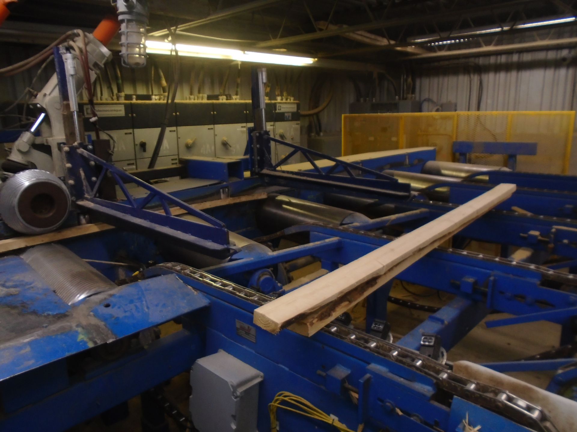 CUSTOM LUMBER INFEED SYSTEM CONSISTING OF (1) 32'L X 10'W 4 CHAIN POWERED INFEED CONVEYOR, (1) 2 - Image 12 of 12