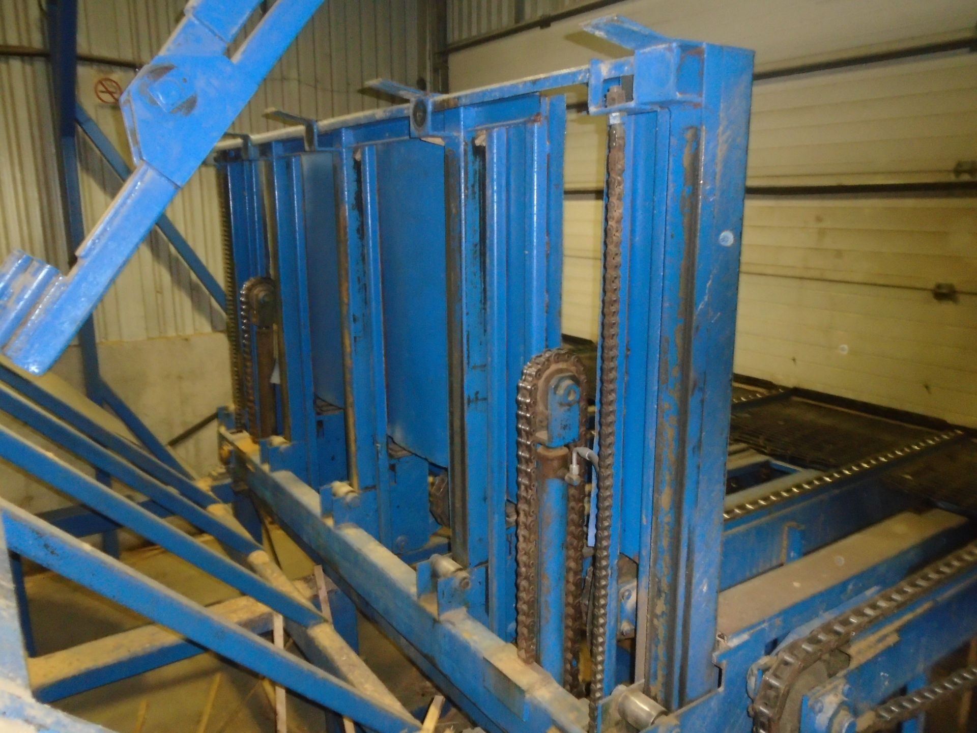 CUSTOM LUMBER INFEED SYSTEM CONSISTING OF (1) 32'L X 10'W 4 CHAIN POWERED INFEED CONVEYOR, (1) 2 - Image 5 of 12