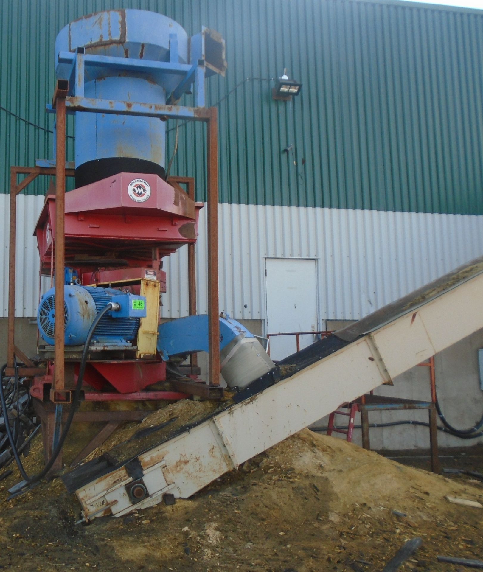 MORBARK CHIP-PAC ELECTRIC CHIPPER WITH APPROX. 15" CAPACITY, 45' INCLINE CONVEYOR, S/N: N/A (CI) - Image 2 of 4