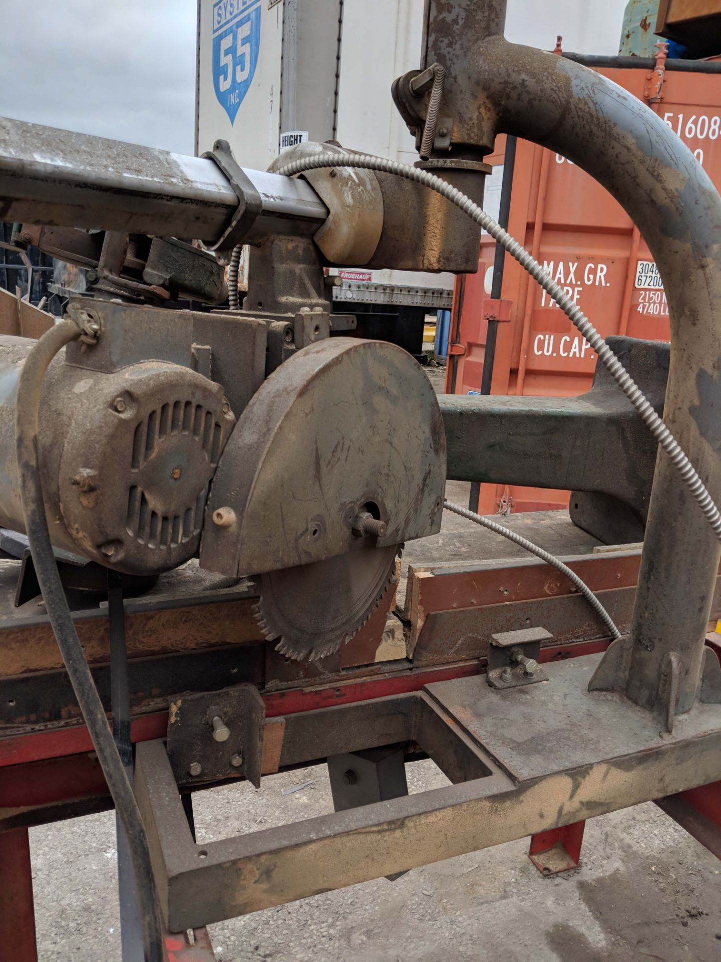 MFG UNKNOWN SWING RADIAL ARM COLD CUT SAW, S/N N/A [RIGGING FEE FOR LOT #34 - $25 CAD + APPLICABLE