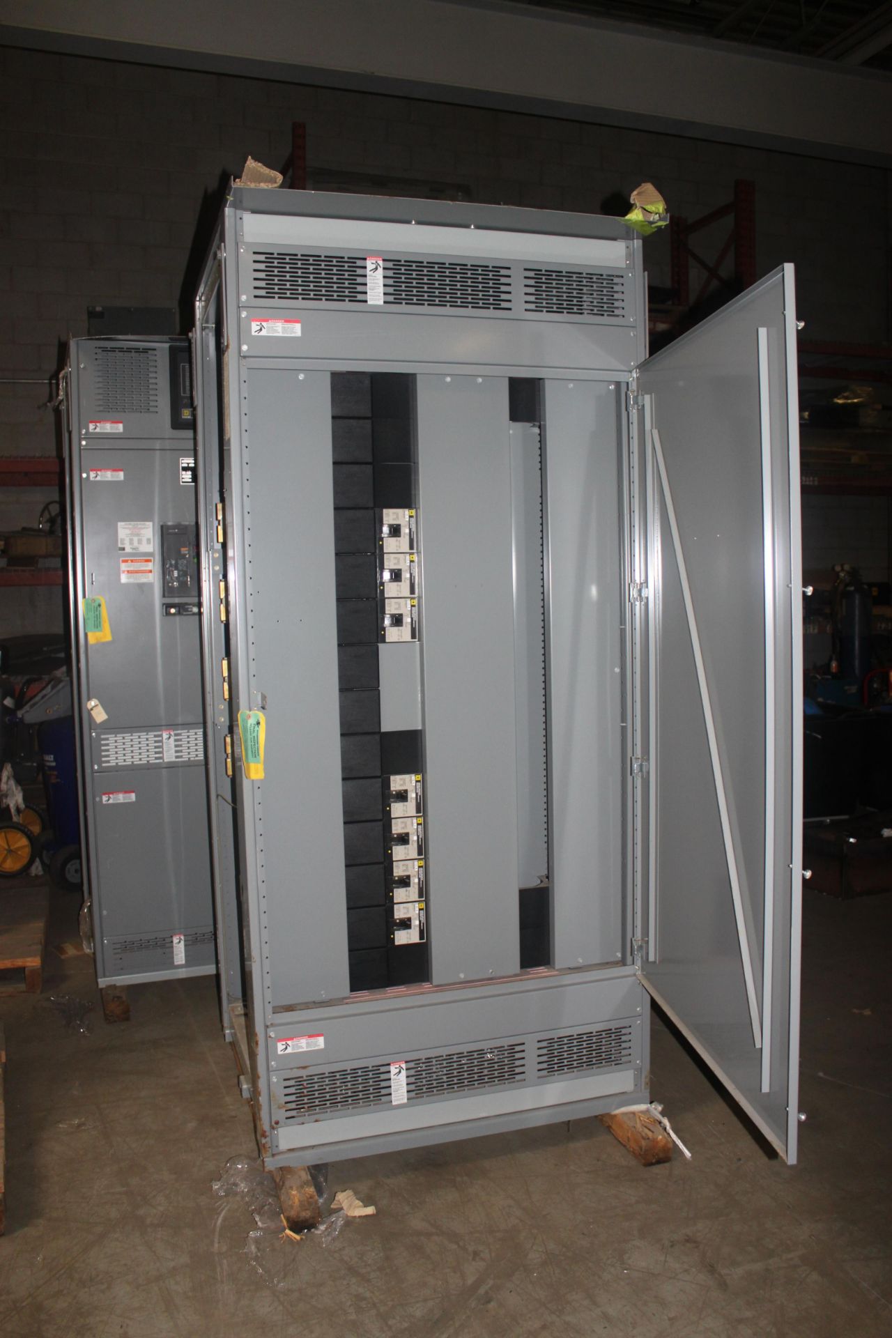 LOT/ (3) SQUARE-D SWITCHGEAR CABINETS WITH MERLIN-GERIN 2000A BREAKER, (7) FH361001253 - Image 4 of 10