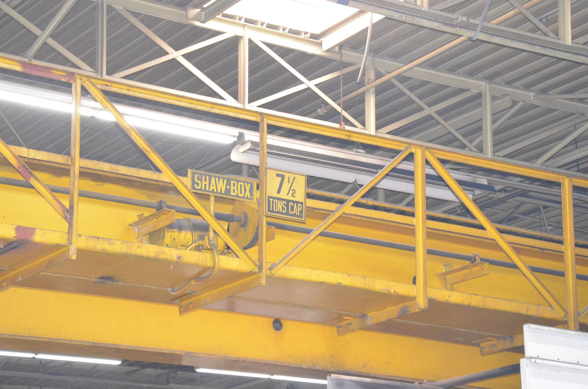 SHAWBOX 7.5 TON CAPACITY TOP RUNNING DOUBLE GIRDER OVERHEAD BRIDGE CRANE WITH TOP RUNNING HOIST, - Image 2 of 3