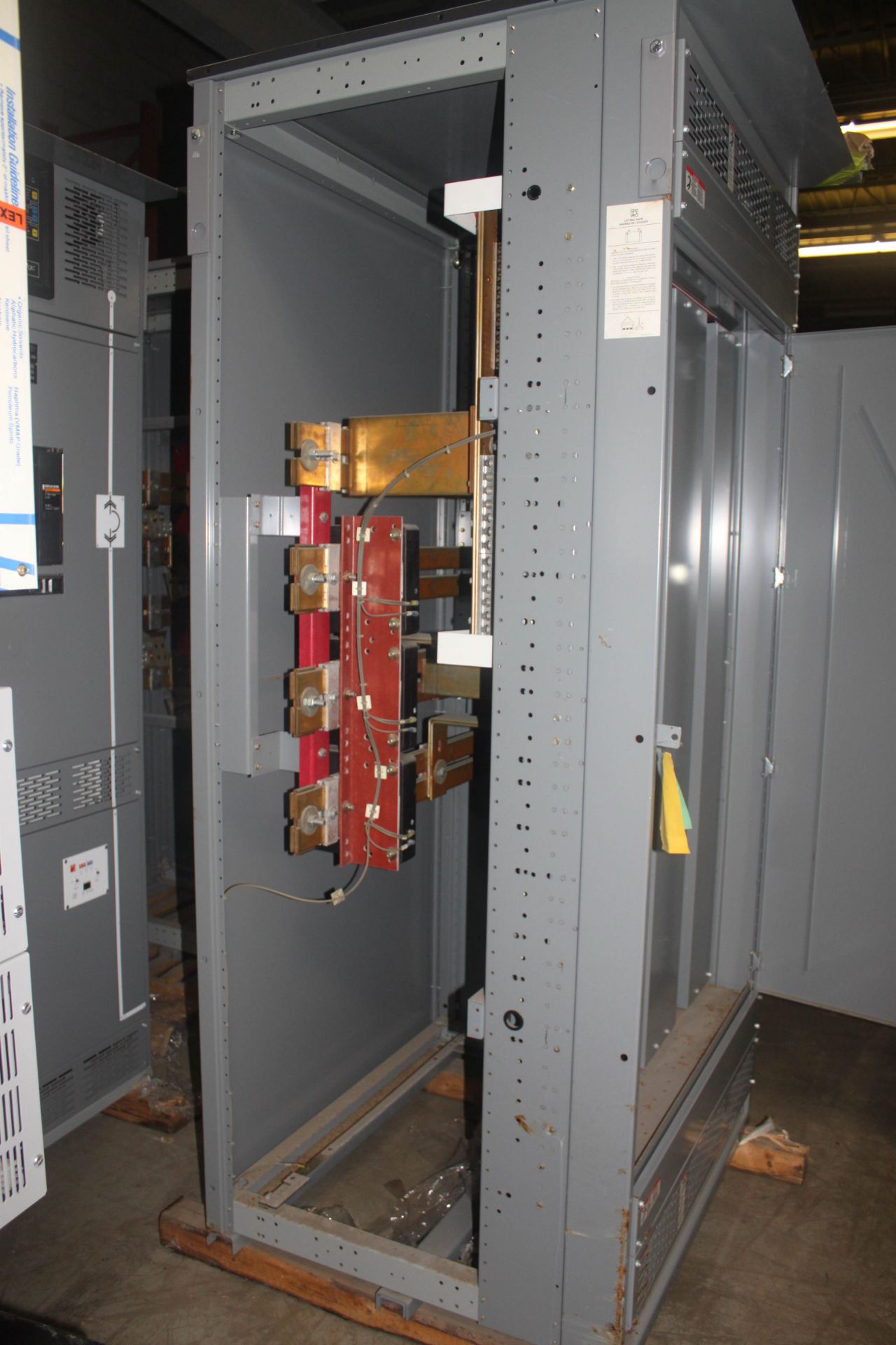 LOT/ (3) SQUARE-D SWITCHGEAR CABINETS WITH MERLIN-GERIN 2000A BREAKER, (7) FH361001253 - Image 5 of 10