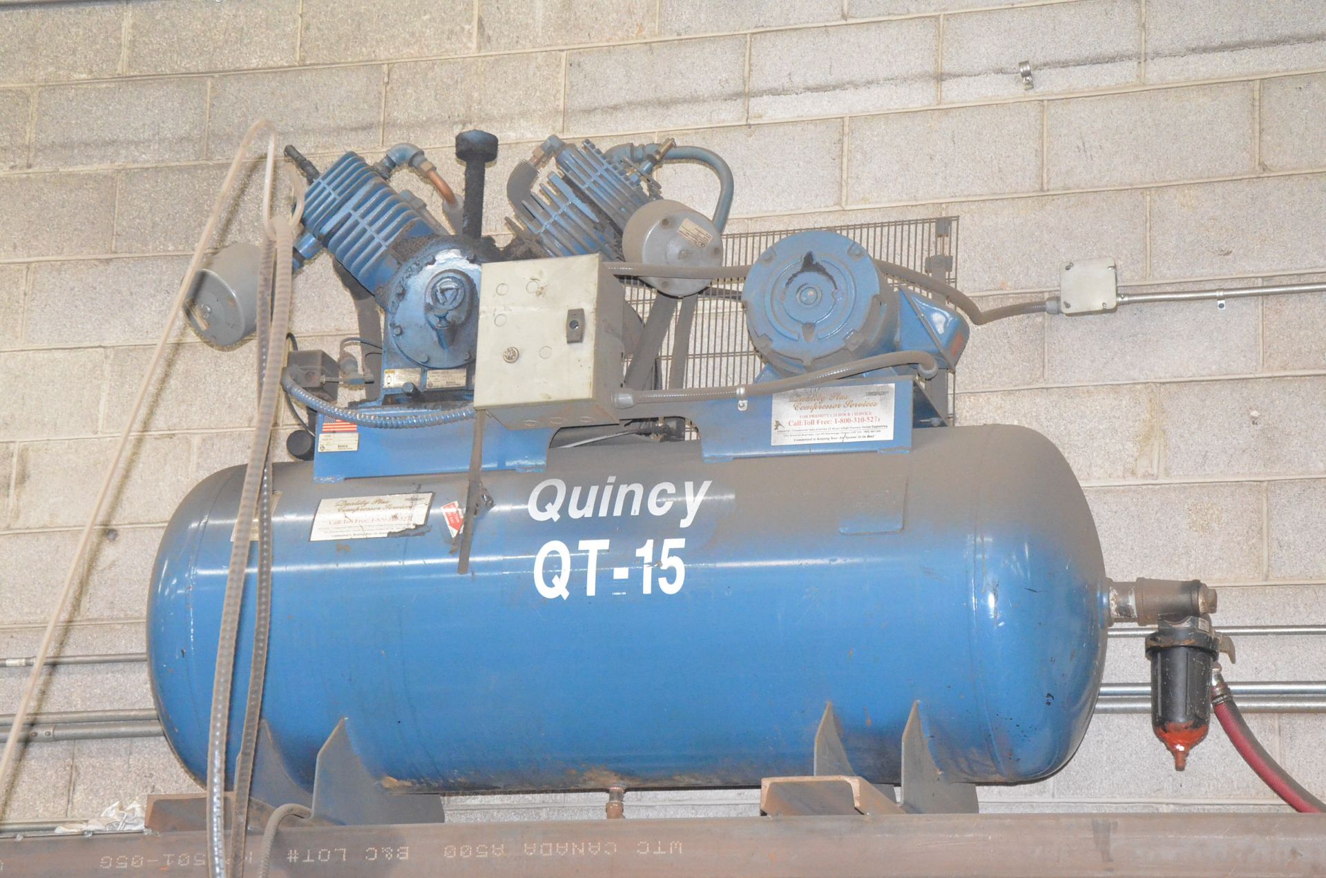 QUINCY QT15-120 2-STAGE TANK MOUNTED PISTON TYPE AIR COMPRESSOR WITH 15HP, MAX 120 PSI CAPACITY,