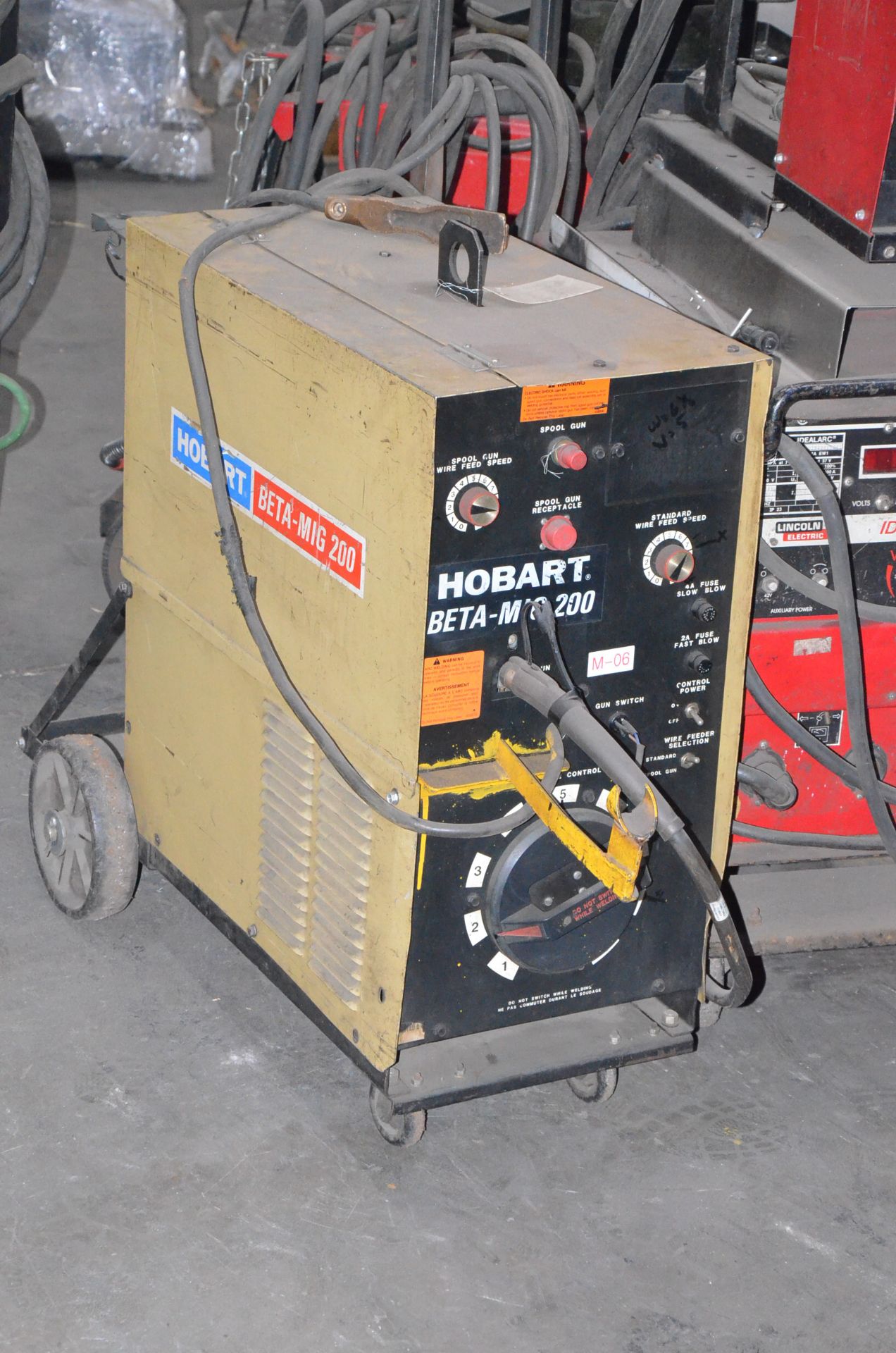 HOBART BETAMIG 200 PORTABLE DIGITAL MIG WELDER WITH CABLES AND GUN, S/N N/A [RIGGING FEE FOR LOT #20