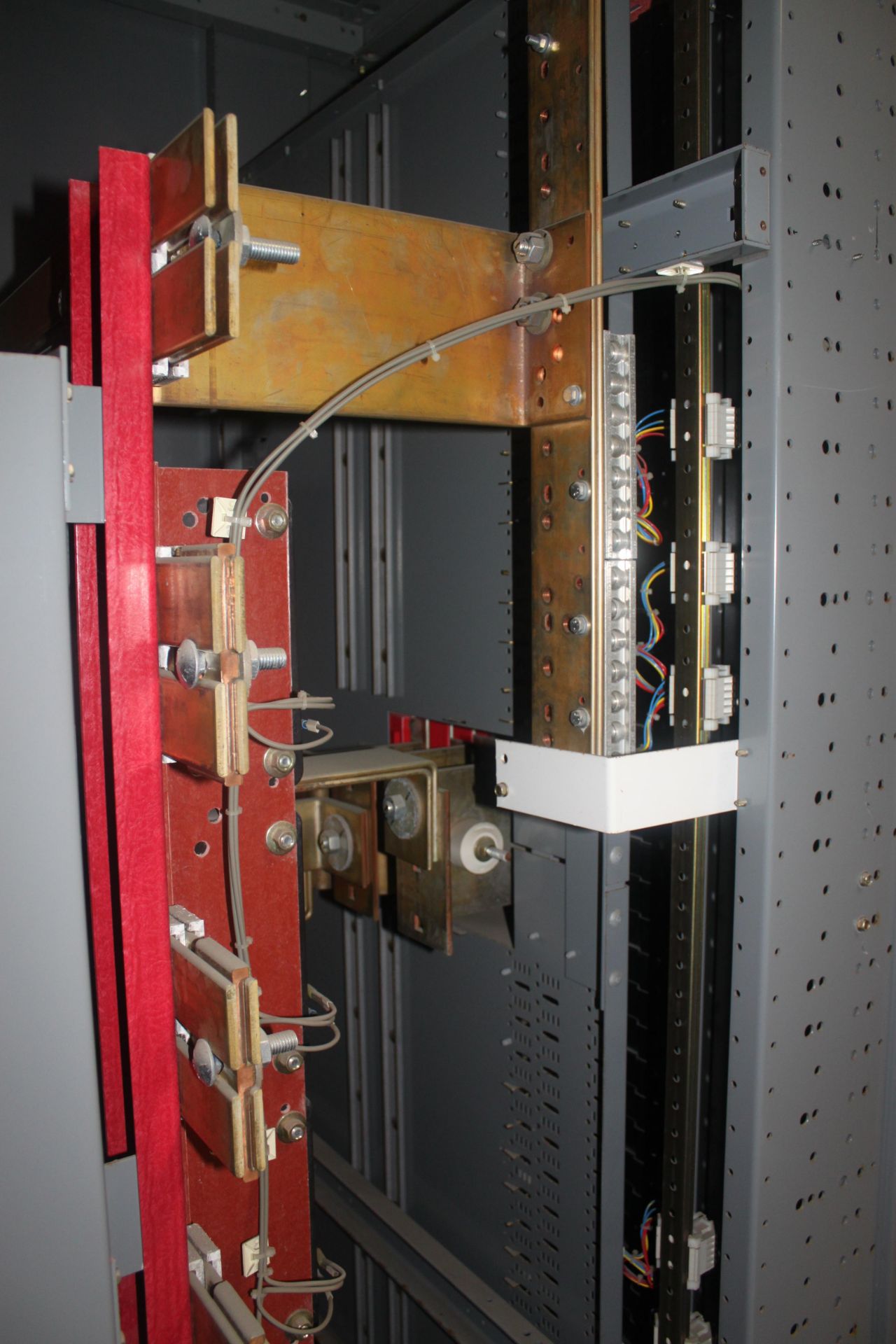 LOT/ (3) SQUARE-D SWITCHGEAR CABINETS WITH MERLIN-GERIN 2000A BREAKER, (7) FH361001253 - Image 6 of 10