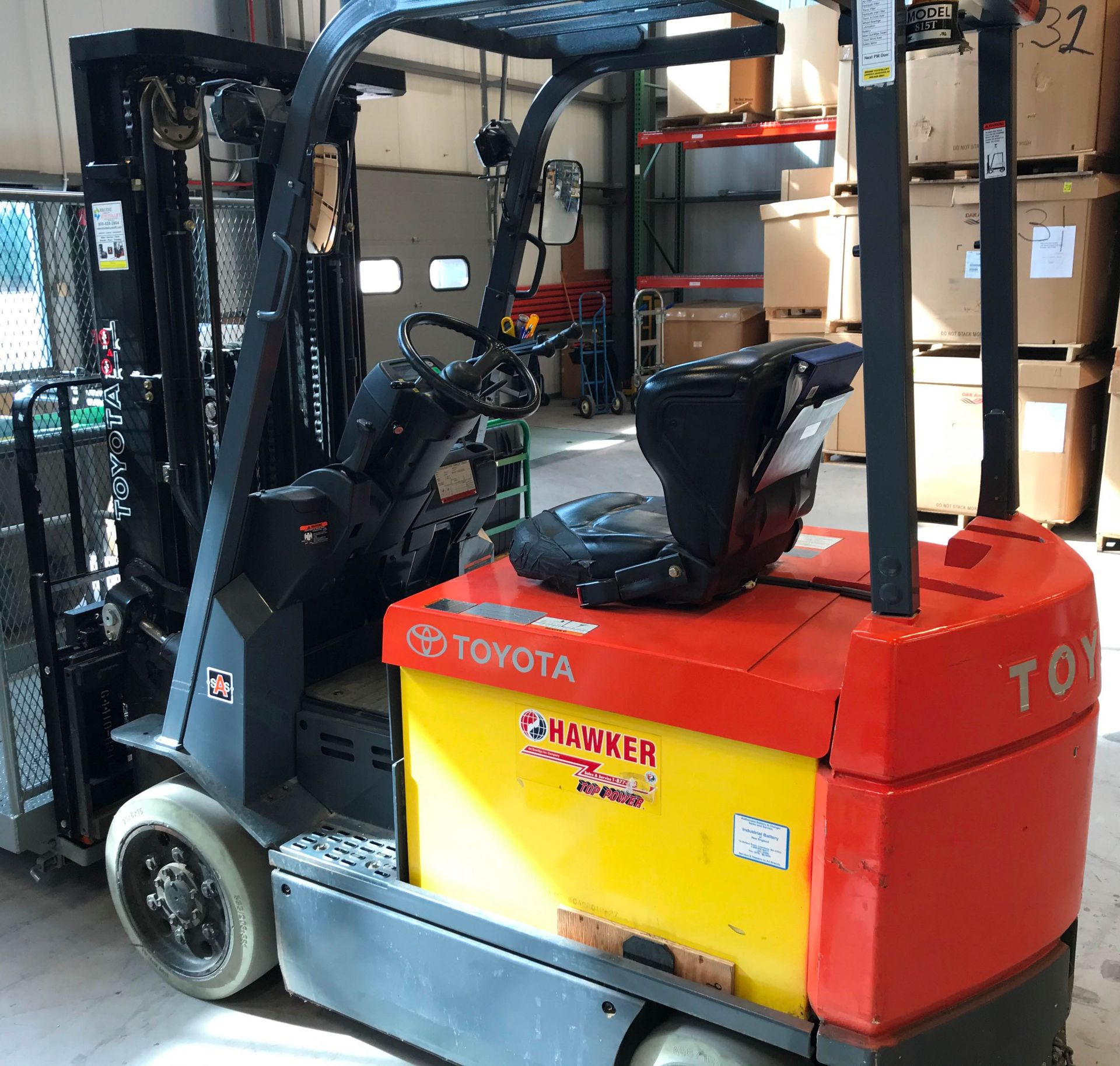 TOYOTA 7FBCU32 36V ELECTRIC FORKLIFT WITH 5700 LB. CAPACITY, 187" MAX. VERTICAL LIFT, SIDE SHIFT,