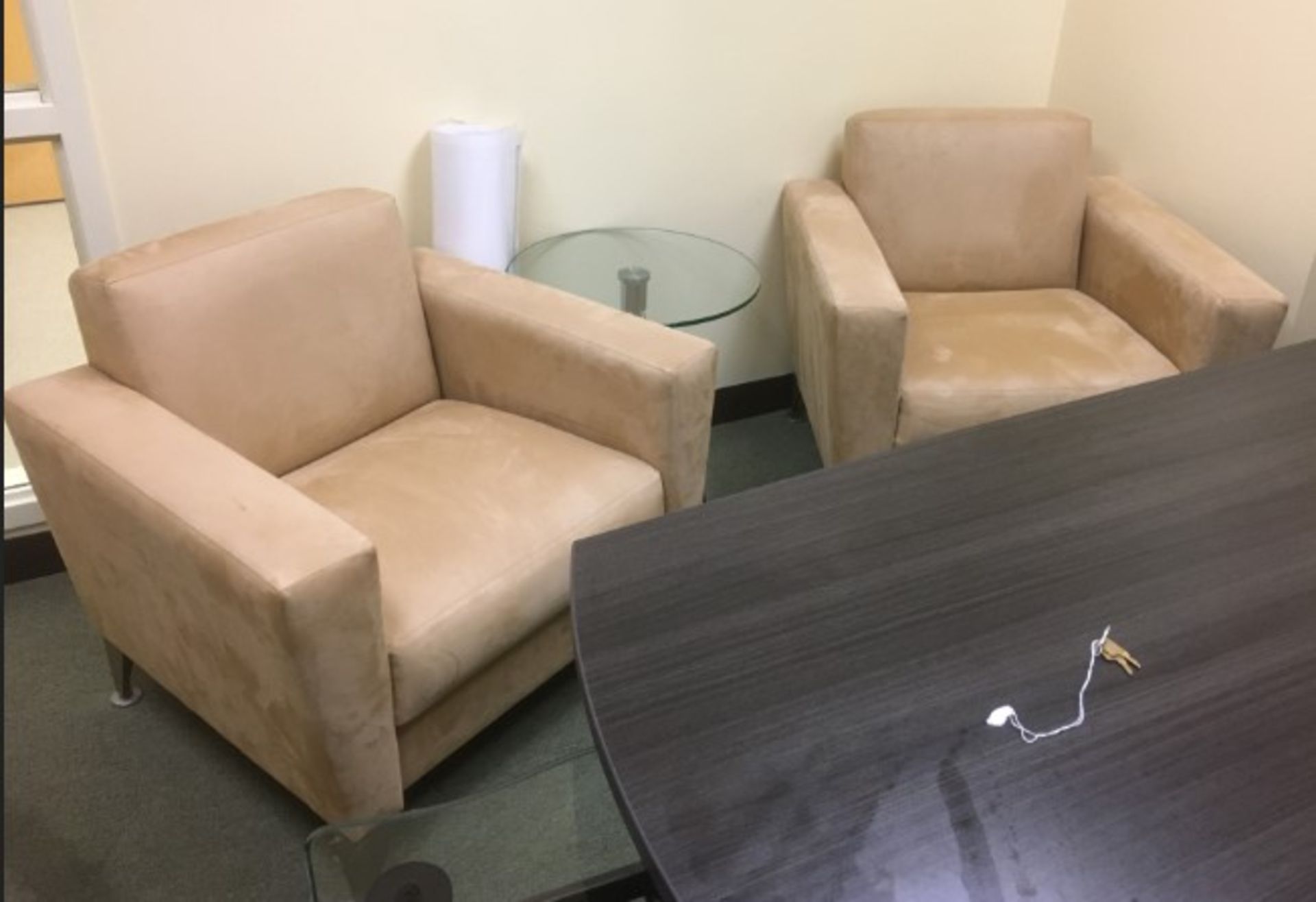 LOT/ (2) ARM CHAIRS WITH GLASS END TABLE