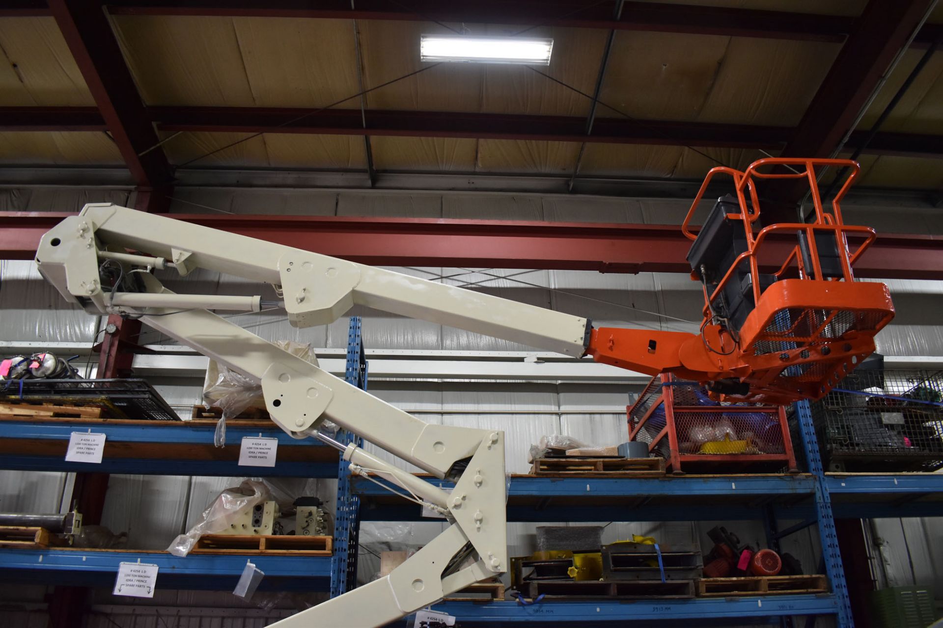 JLG E45A ARTICULATING BOOM LIFT WITH 500 LB. PLATFORM CAPACITY, 45' MAX. PLATFORM HEIGHT, S/N: - Image 4 of 8