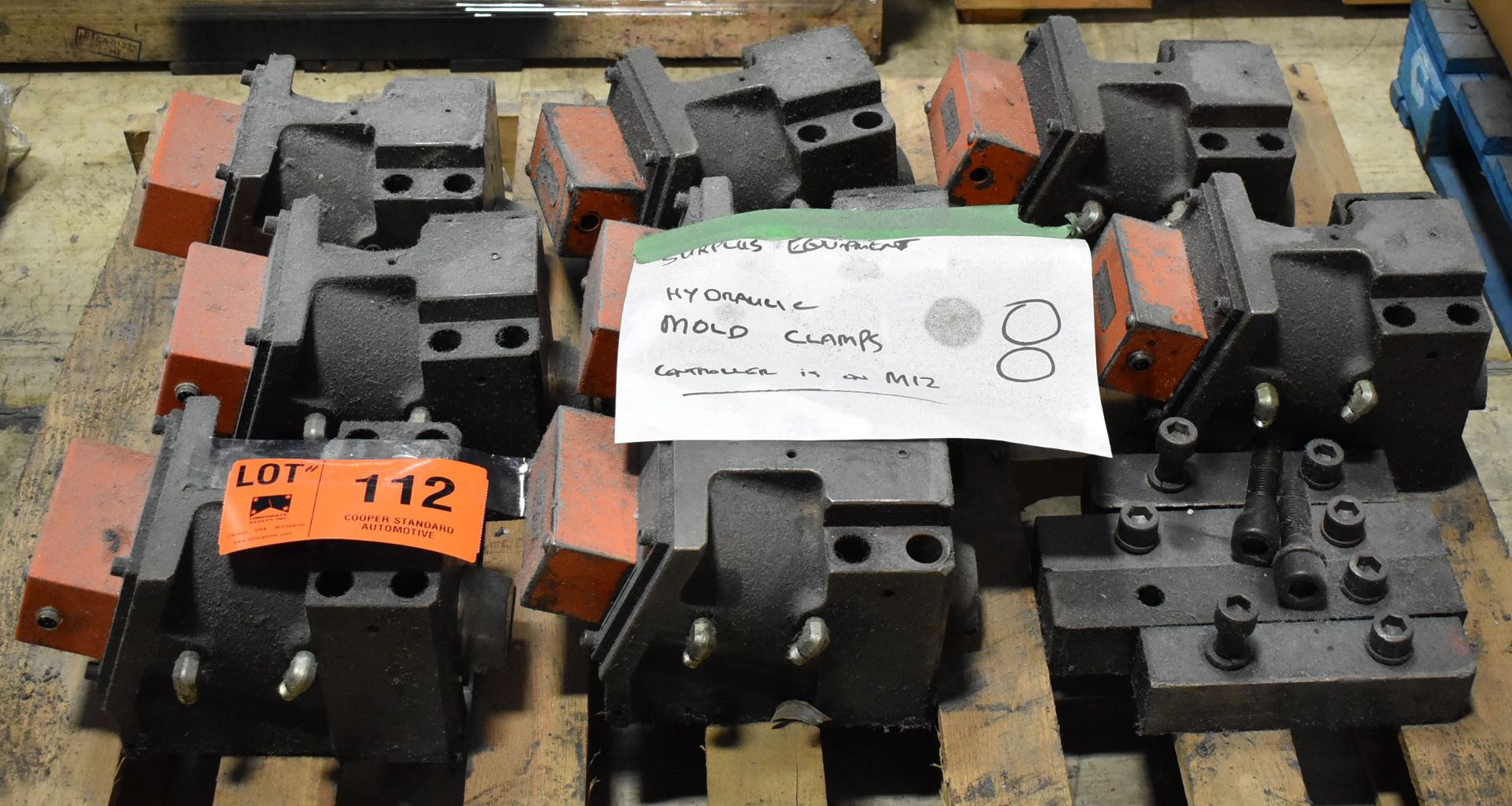 LOT/ (8) HYDRAULIC MOLD CLAMPS (LOCATED IN BRAMPTON, ON) [RIGGING FEES FOR LOT #112 - $25 CAD PLUS