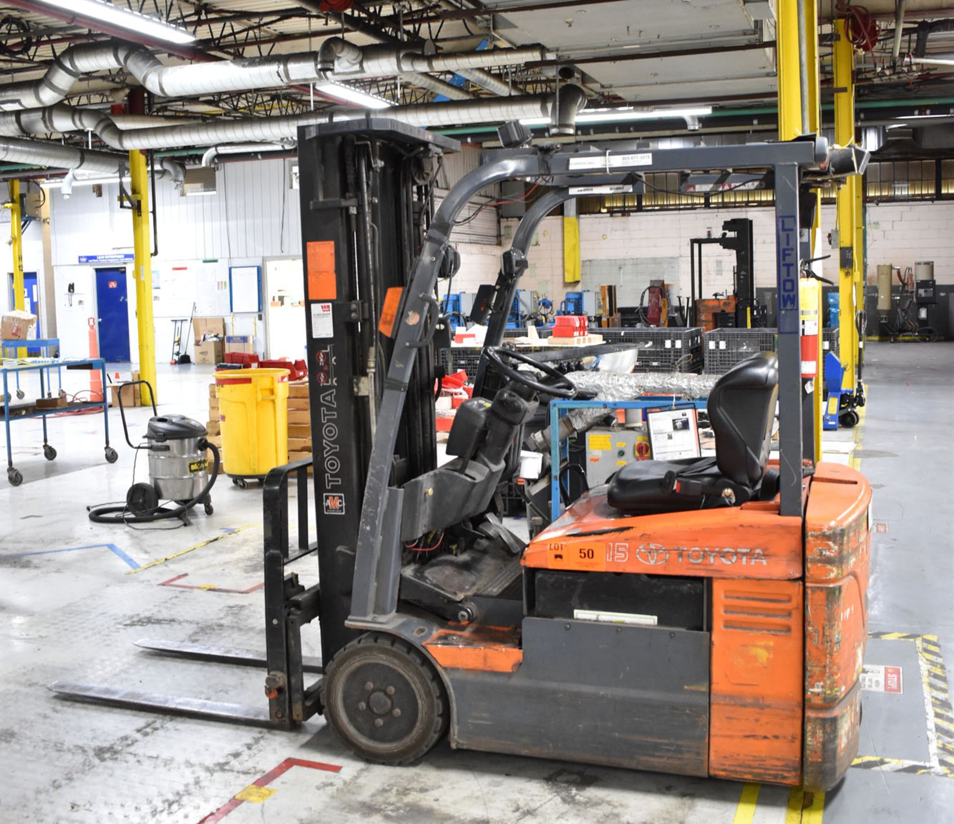 TOYOTA F7BEU15 3-WHEEL 48V ELECTRIC FORKLIFT WITH 2600 LB. CAPACITY, 189" MAX. LIFT HEIGHT, 3