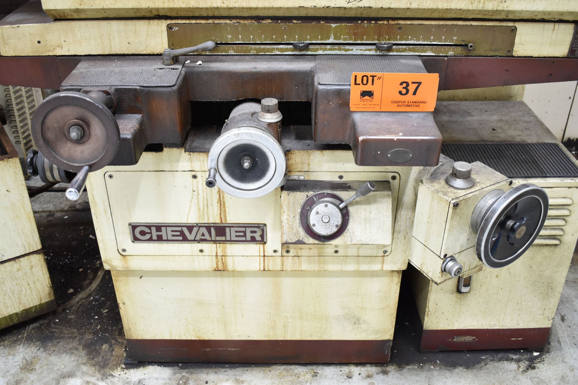 CHEVALIER FSG-818AD HYDRAULIC SURFACE GRINDER WITH 18"X8" MAGNETIC CHUCK, INCREMENTAL DOWNFEED, - Image 4 of 6