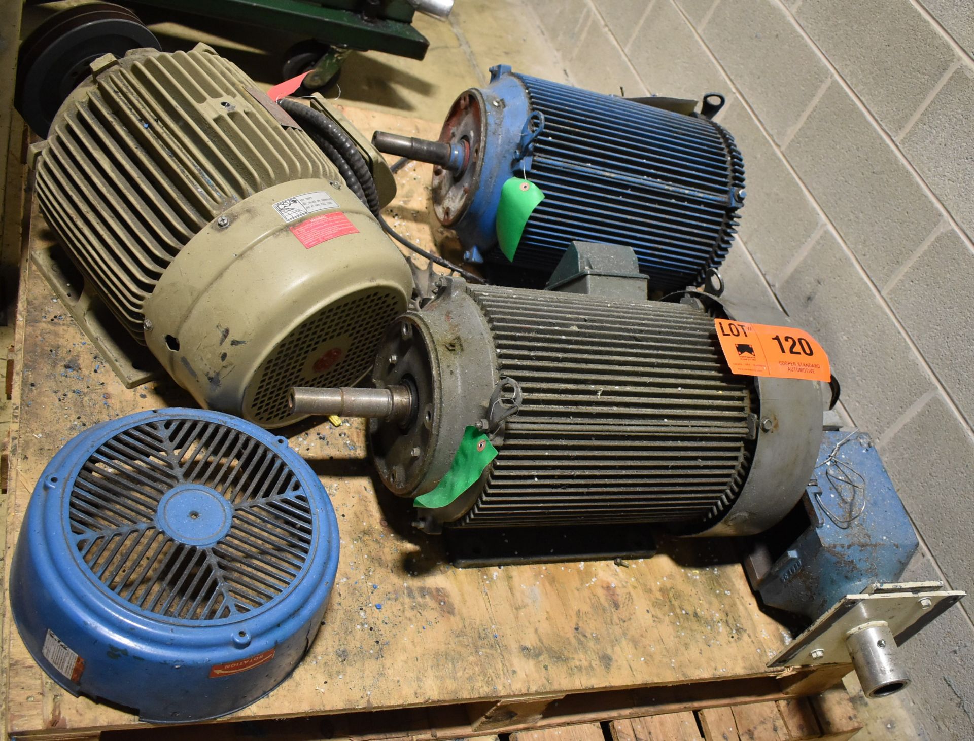 LOT/ ELECTRIC MOTORS (LOCATED IN BRAMPTON, ON) [RIGGING FEES FOR LOT #120 - $25 CAD PLUS