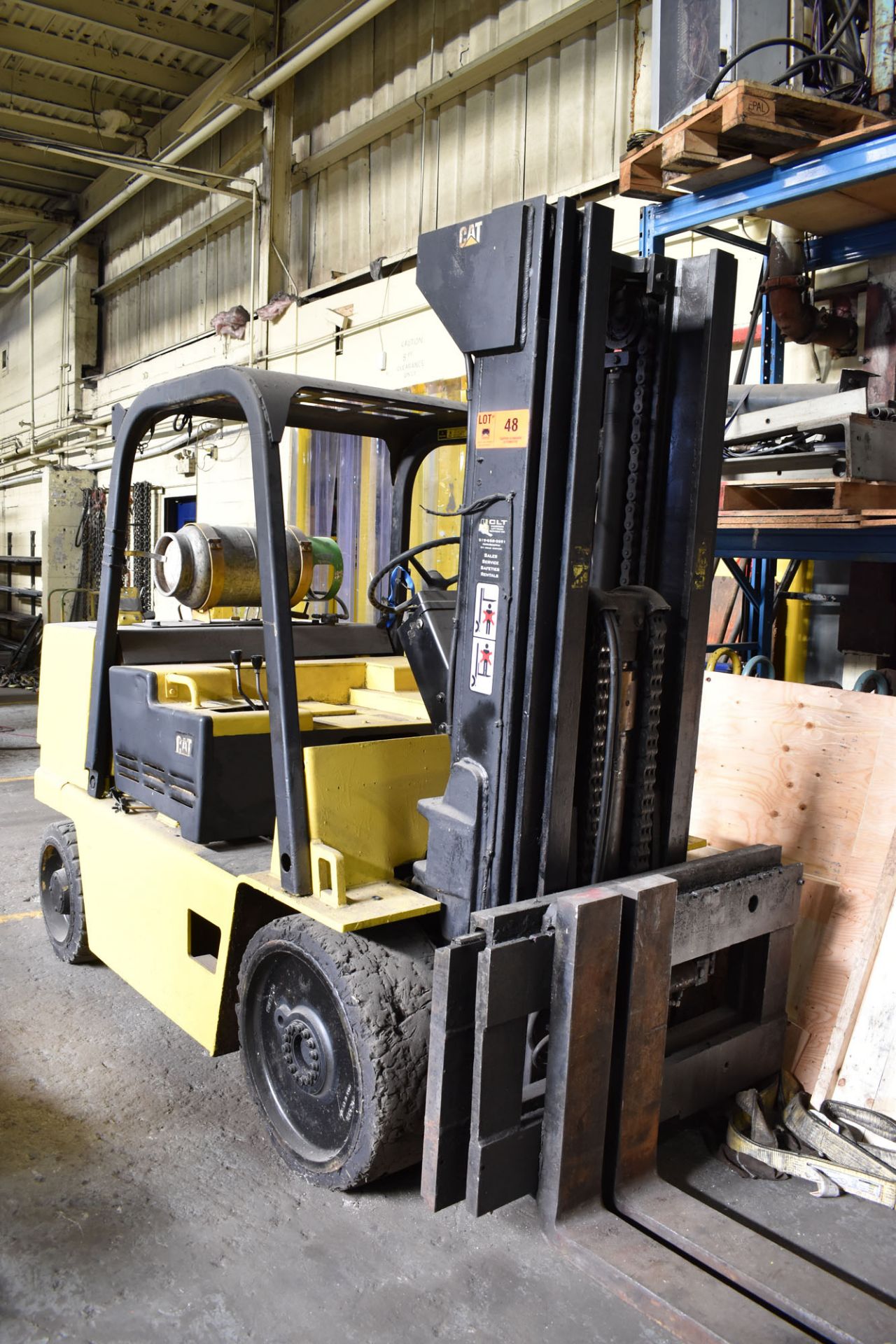 CATERPILLAR T125D LPG FORKLIFT WITH 12,500 LB. CAPACITY, 177" MAX. LIFT HEIGHT, 3 STAGE MAST, SIDE