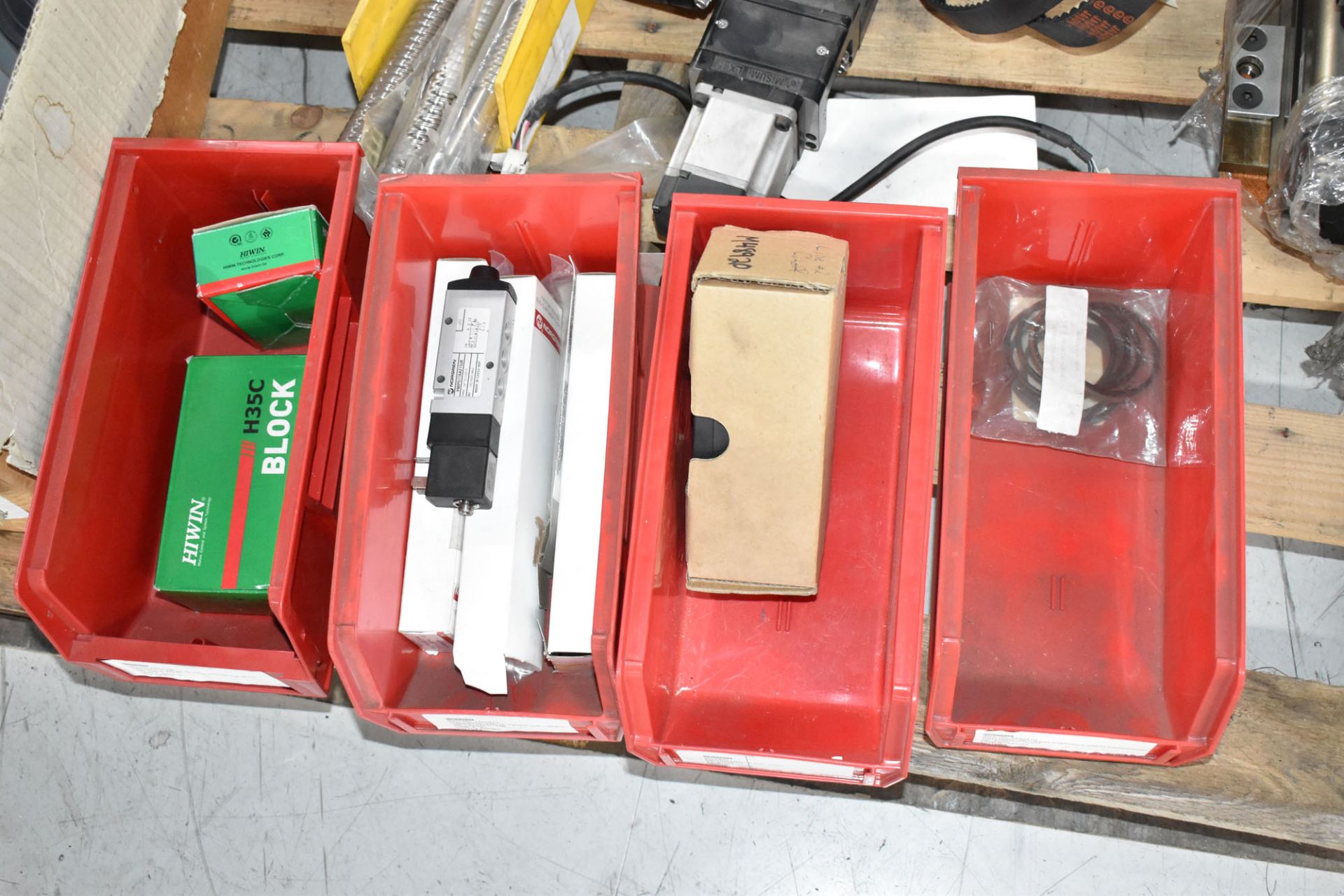 LOT/ PALLET WITH CONTENTS CONSISTING OF FITTINGS, HARDWARE, AND EXTRUDER LINE COMPONENTS [RIGGING - Image 5 of 5